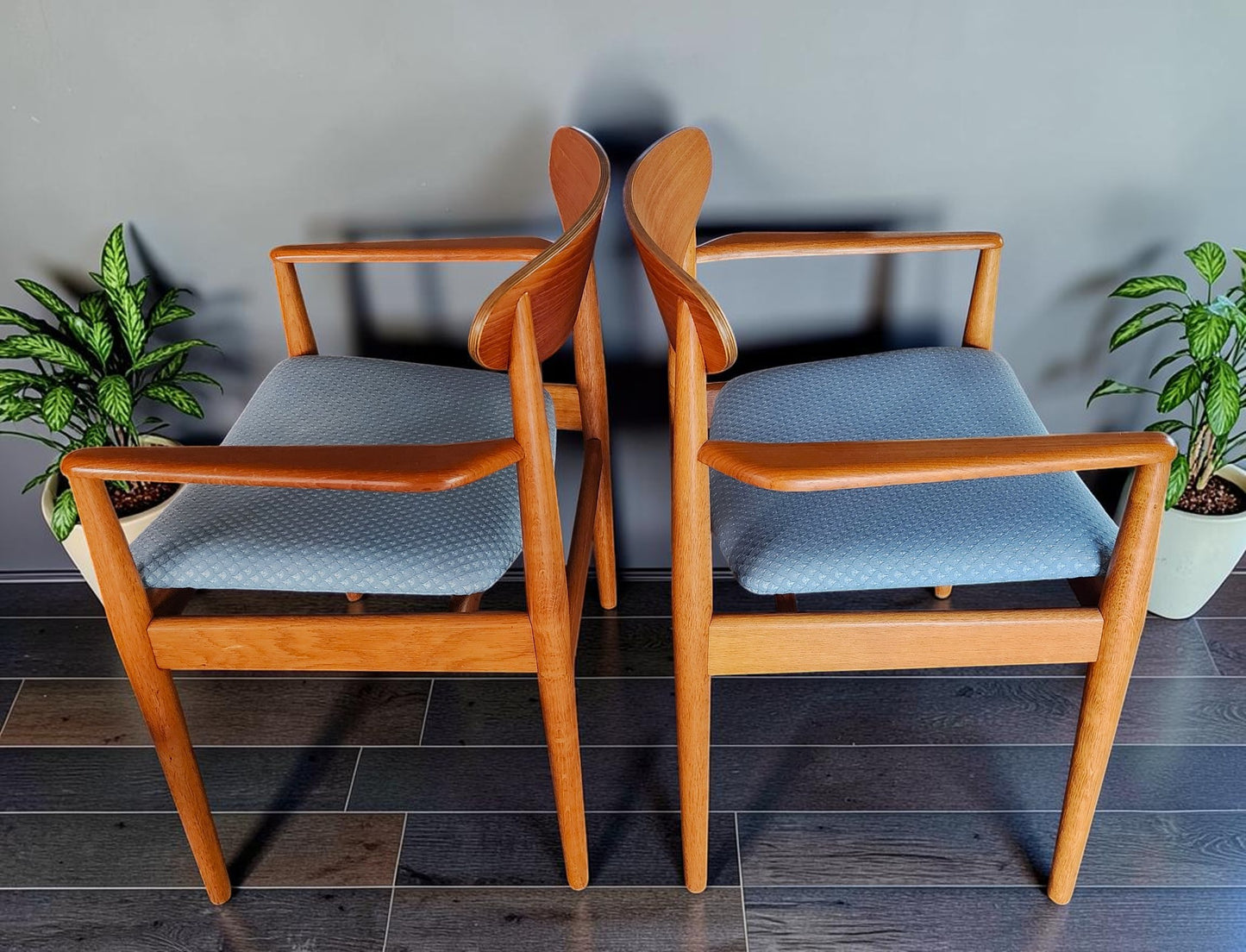 REFINISHED Danish Mid Century Modern Teak & Oak Table w 2 Leaves & 6 Chairs