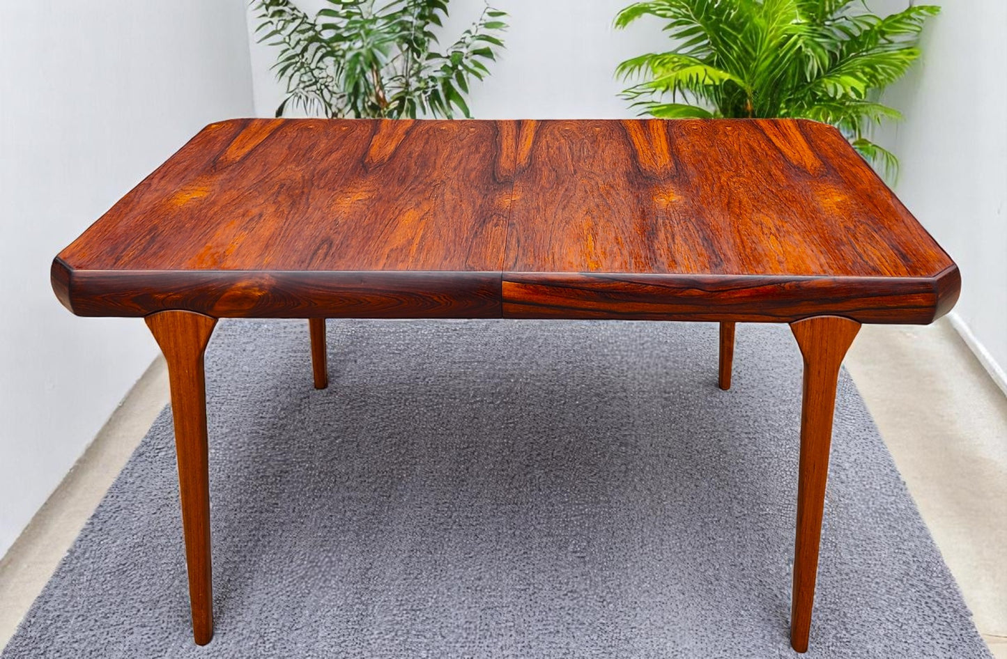 REFINISHED Danish Mid Century Modern Rio Rosewood Table 2 Leaves Selfstoring 59"-98.5"