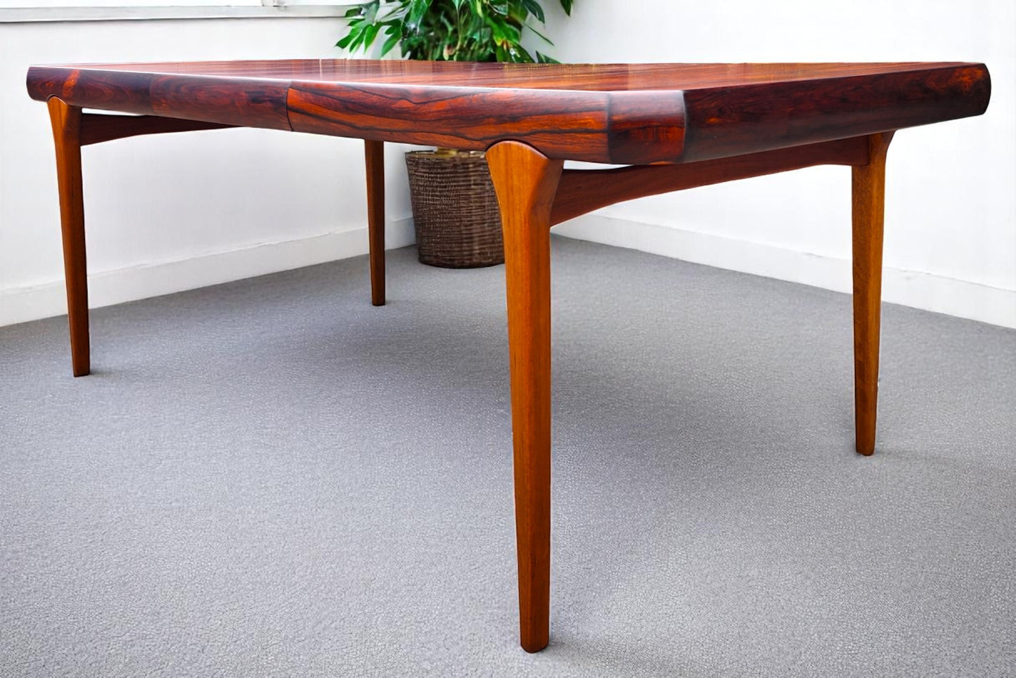 REFINISHED Danish Mid Century Modern Rio Rosewood Table 2 Leaves Selfstoring 59"-98.5"