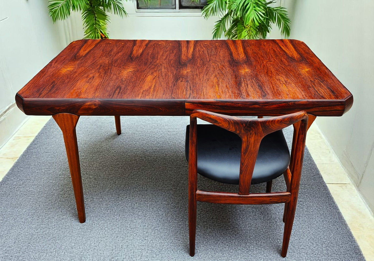 REFINISHED Danish Mid Century Modern Rio Rosewood Table 2 Leaves Selfstoring 59"-98.5"