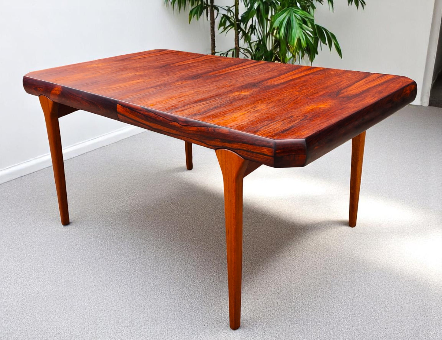 REFINISHED Danish Mid Century Modern Rio Rosewood Table 2 Leaves Selfstoring 59"-98.5"