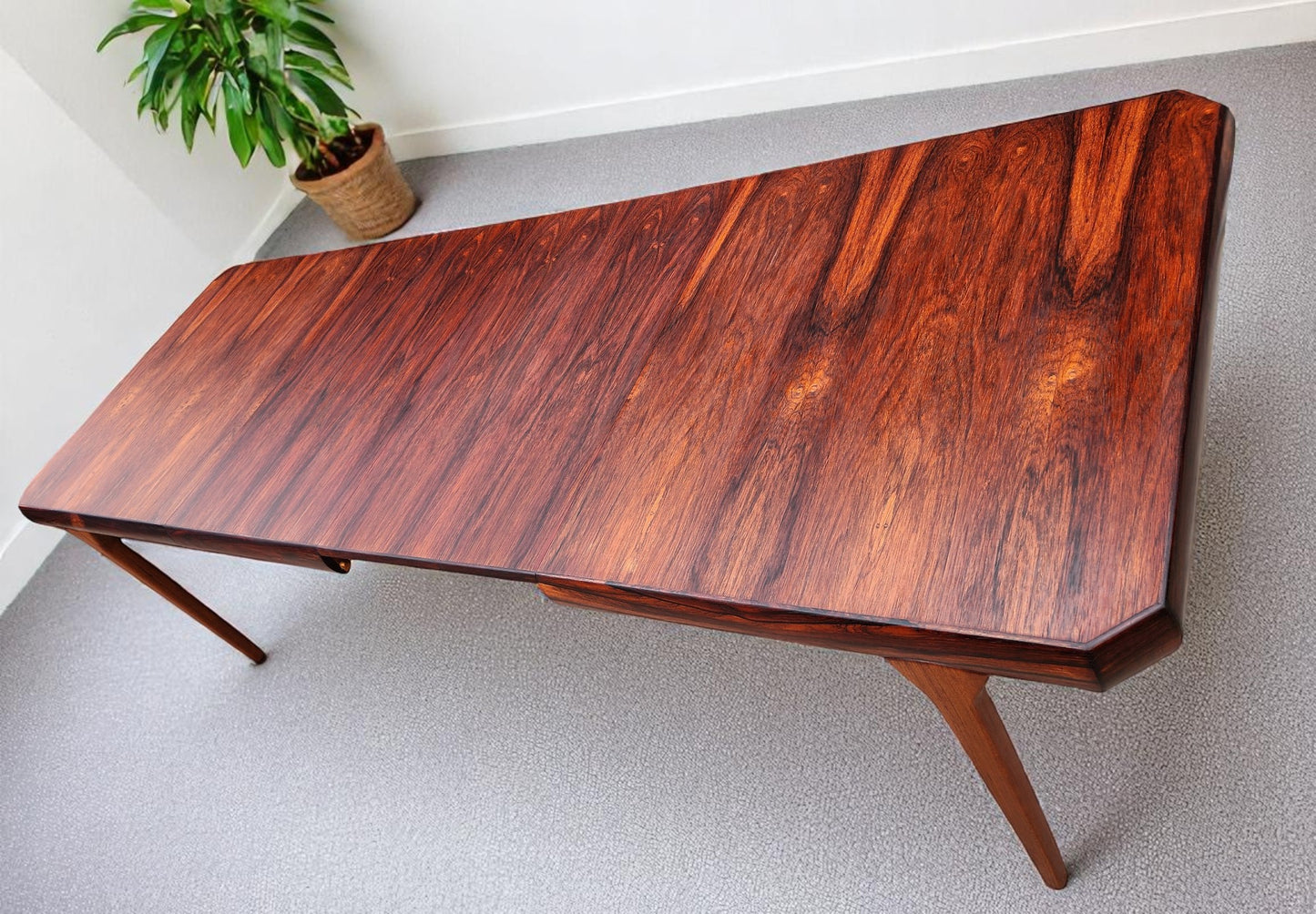 REFINISHED Danish Mid Century Modern Rio Rosewood Table 2 Leaves Selfstoring 59"-98.5"
