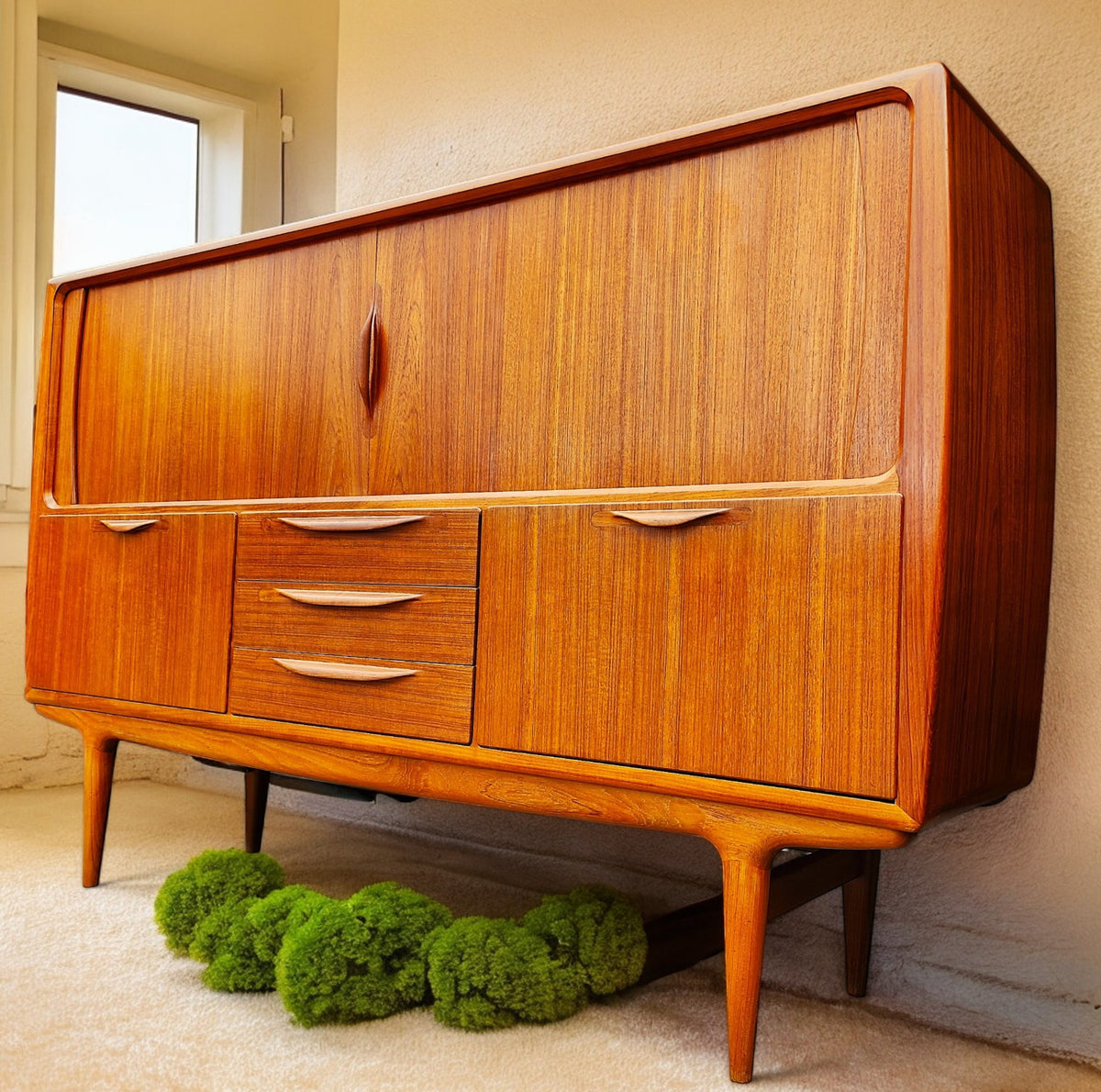 Danish Mid Century Modern Teak Tambour Highboard by Johannes Andersen, model U-18, 78.5