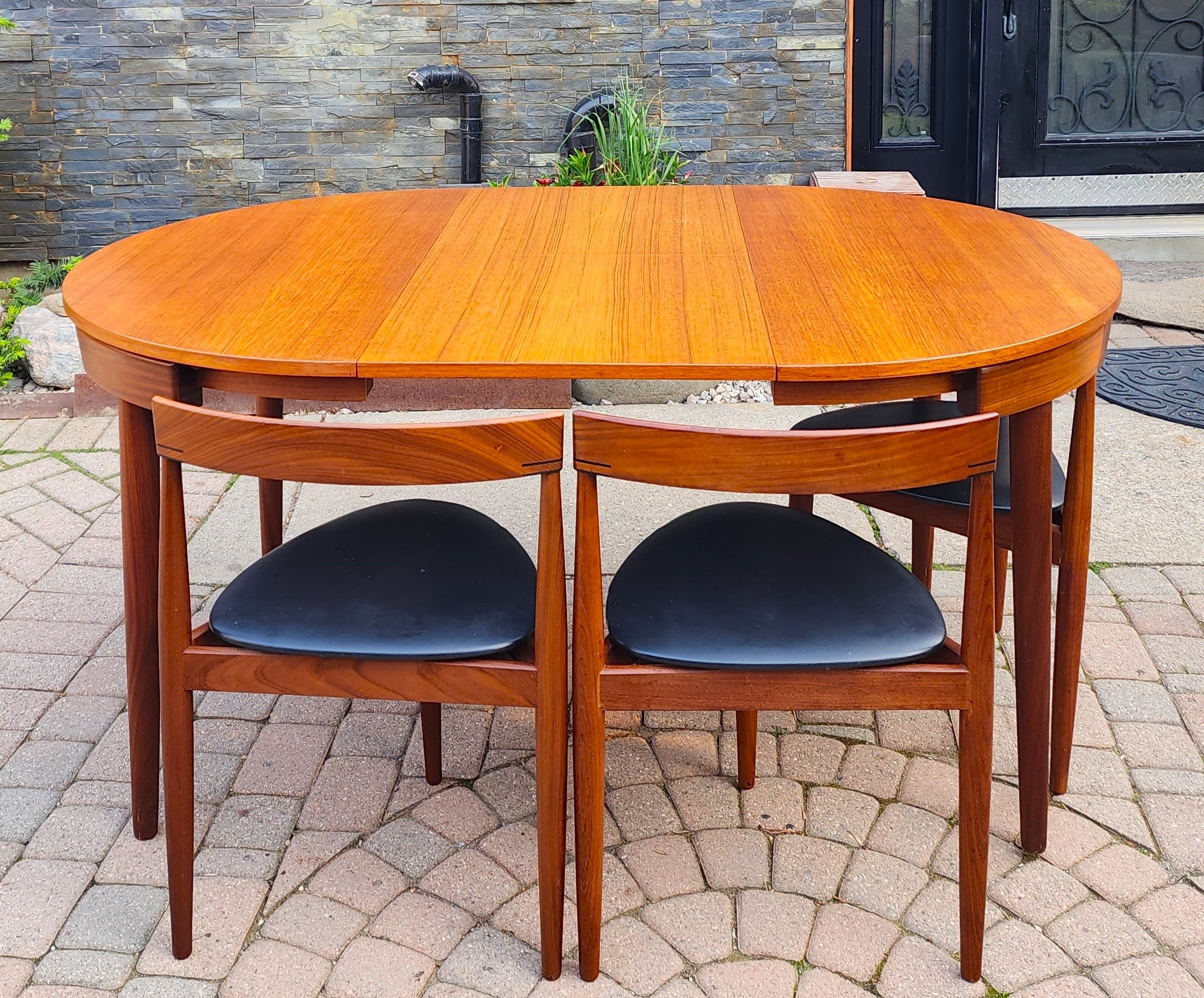 Roundette dining table hot sale