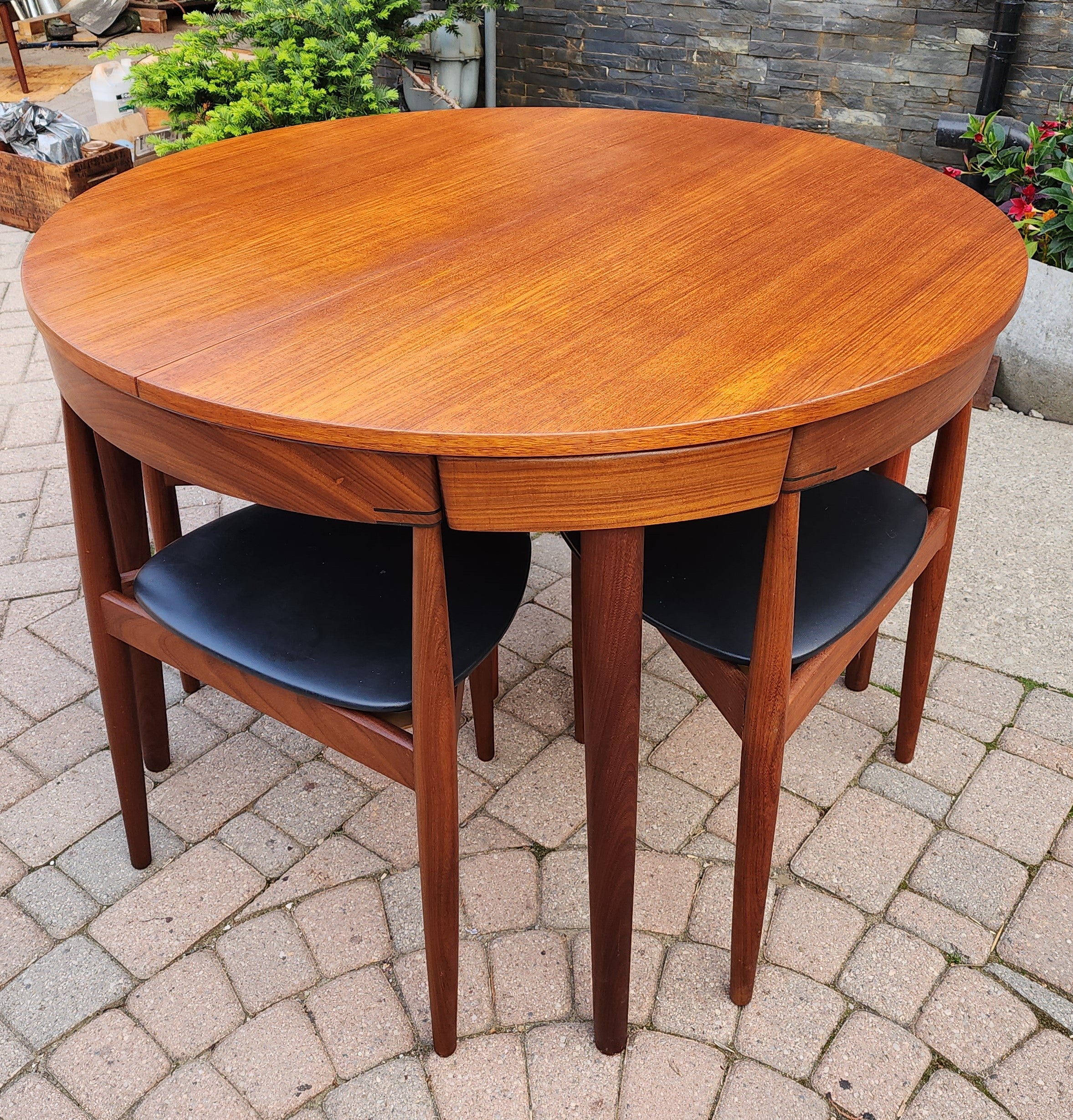 Teak round table online and chairs