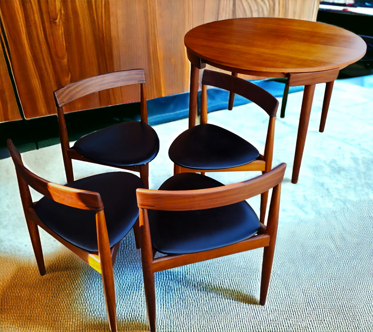 REFINISHED Danish MCM ROUNDETTE Teak Dining Table & 4 Chairs by Hans Olsen