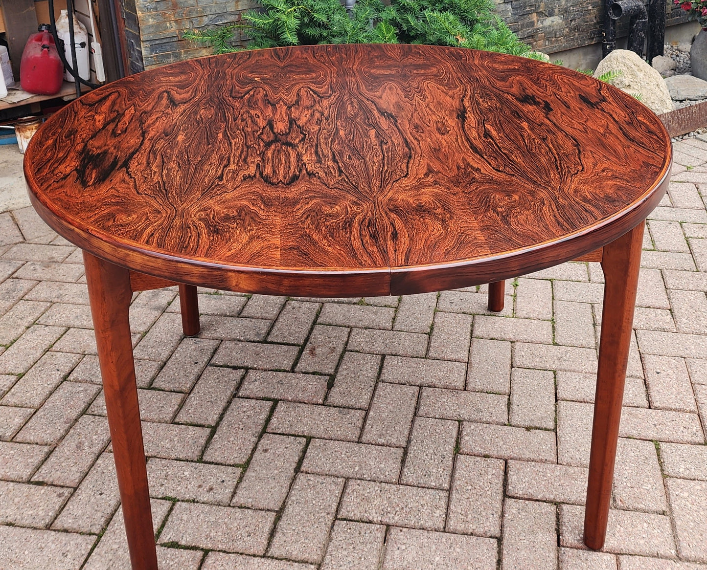 REFINISHED Danish Mid Century Modern Rio Rosewood Table Round to Oval  2 Leaves by H. Kjaernulf 47"-86"