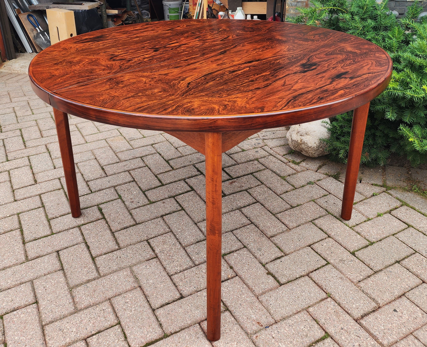 REFINISHED Danish Mid Century Modern Rio Rosewood Table Round to Oval  2 Leaves by H. Kjaernulf 47"-86"
