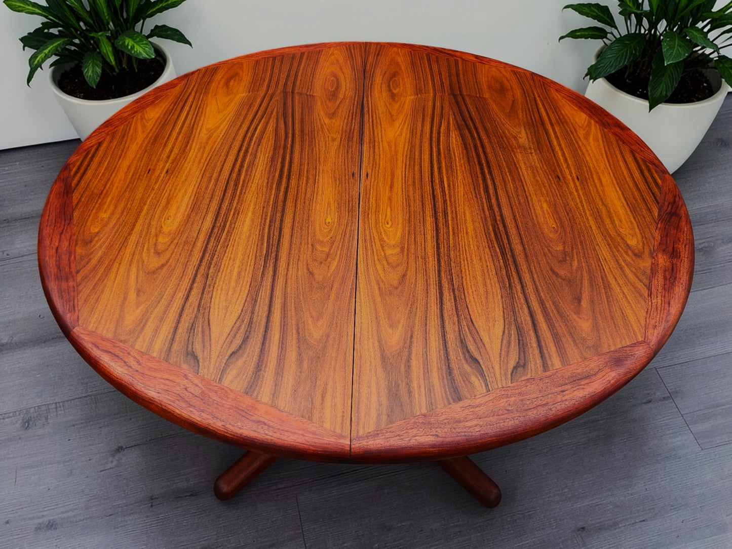 REFINISHED Danish MCM Rosewood Table Round w 2 Leaves by Dyrlund, 47"-86"