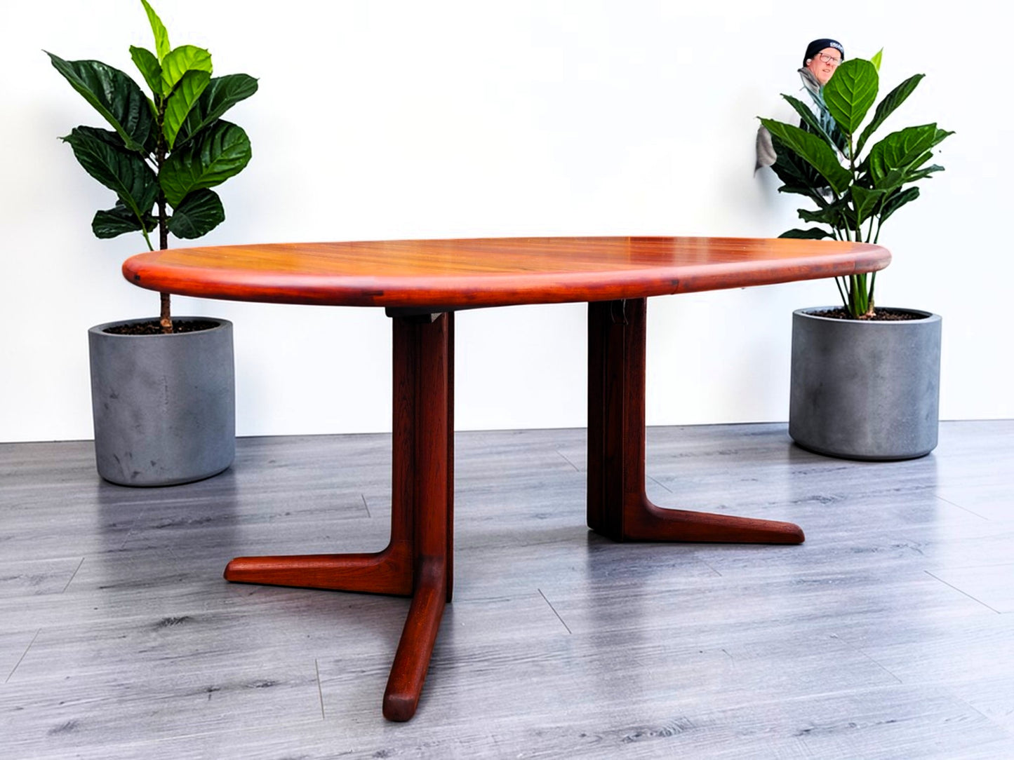 REFINISHED Danish MCM Rosewood Table Round w 2 Leaves by Dyrlund, 47"-86"