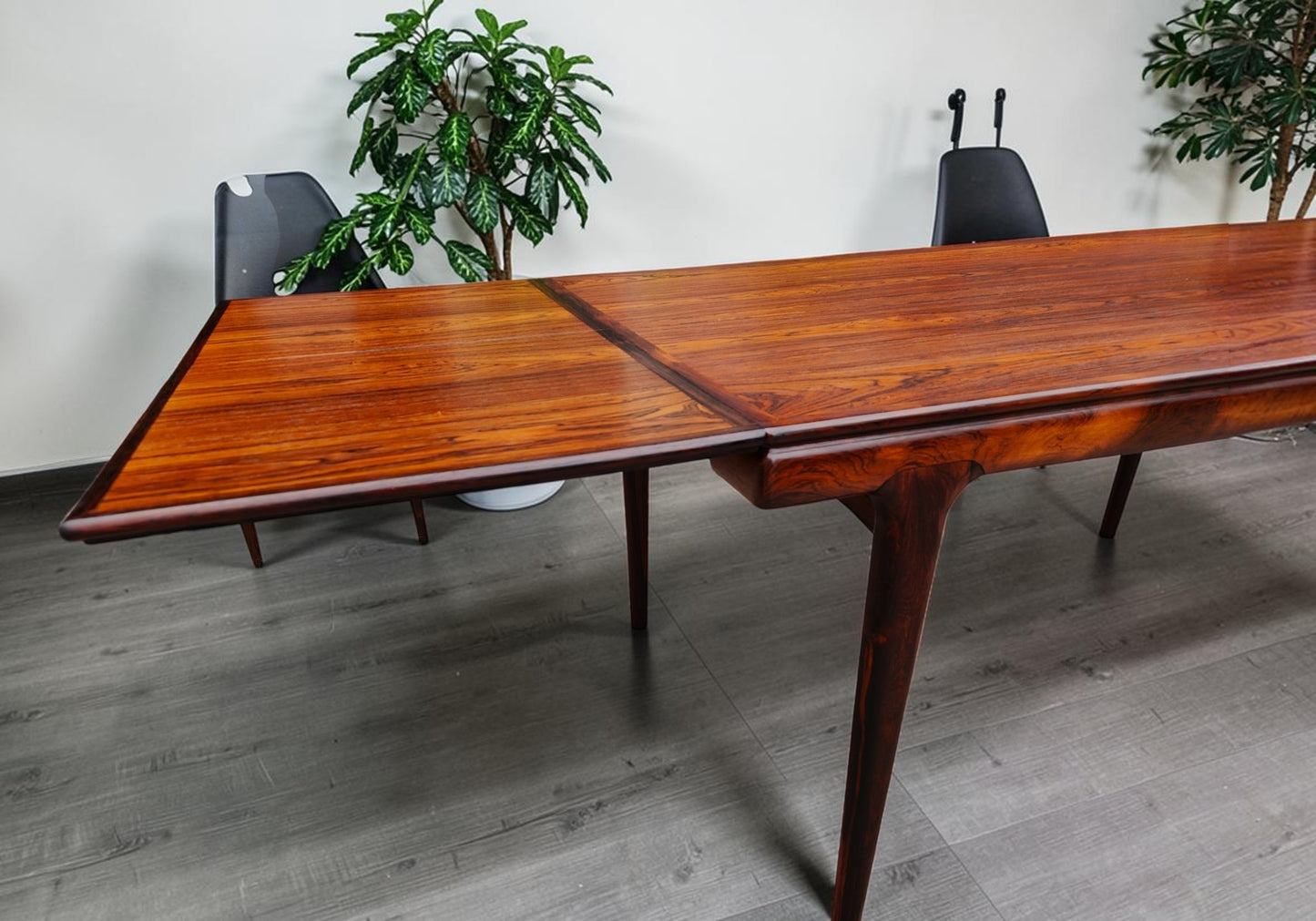 REFINISHED Danish MCM Rosewood Table by J.Andersen 63"-102" & 6 Lis Chairs by N.Kofoed