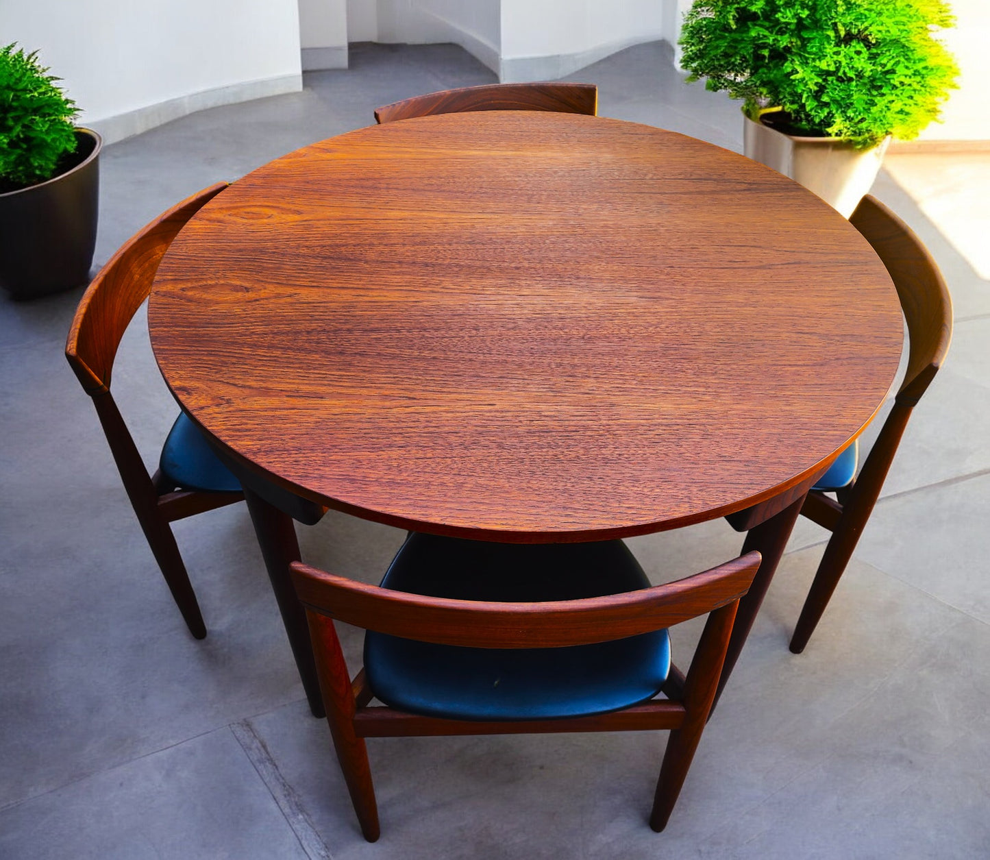 REFINISHED Danish MCM ROUNDETTE Teak Table & 4 Chairs by Hans Olsen for Frem Rølje