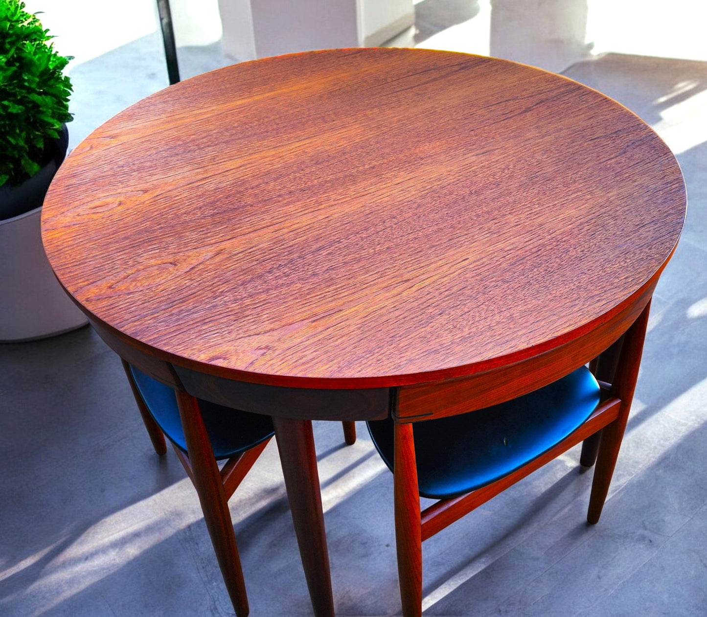 REFINISHED Danish MCM ROUNDETTE Teak Table & 4 Chairs by Hans Olsen for Frem Rølje