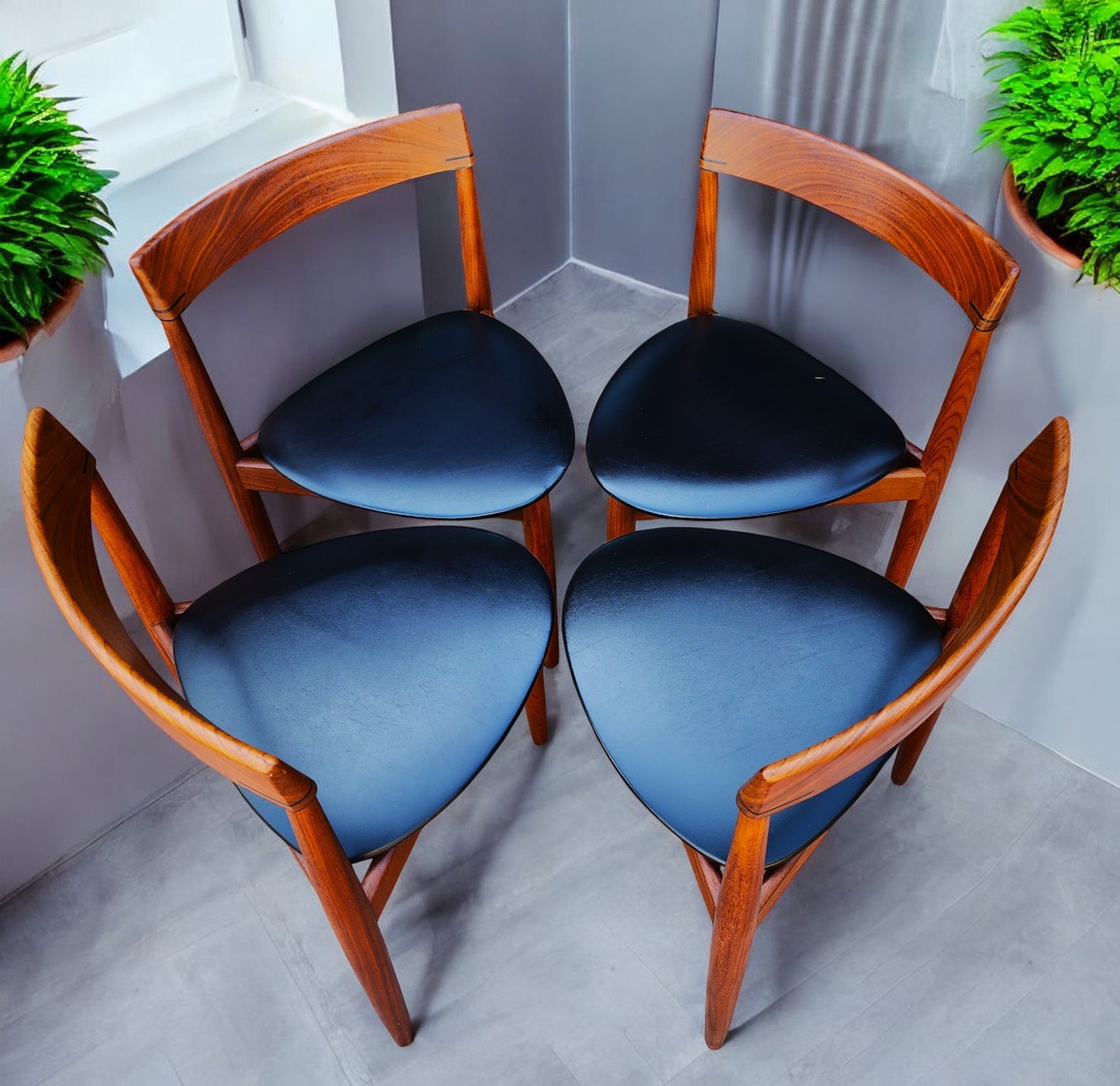 REFINISHED Danish MCM ROUNDETTE Teak Table & 4 Chairs by Hans Olsen for Frem Rølje