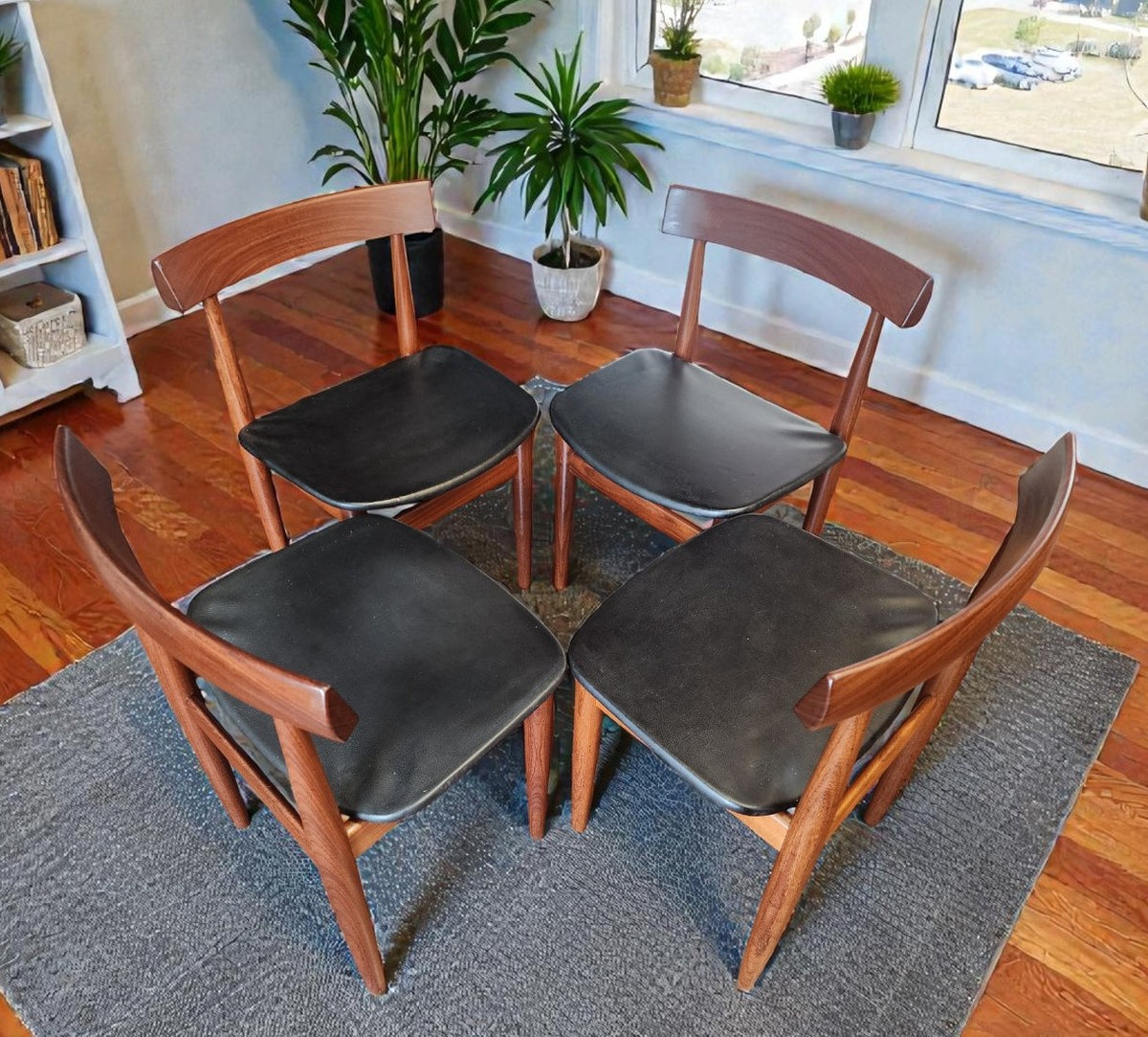 REFINISHED REUPHOLSTERED Danish MCM ROUNDETTE Teak Table & 4 Chairs (4-legged) by Hans Olsen