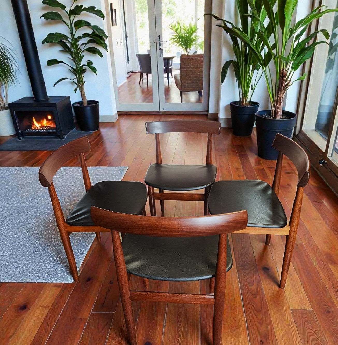 REFINISHED Danish MCM ROUNDETTE Teak Table & 4 Chairs (4-legged) by Hans Olsen