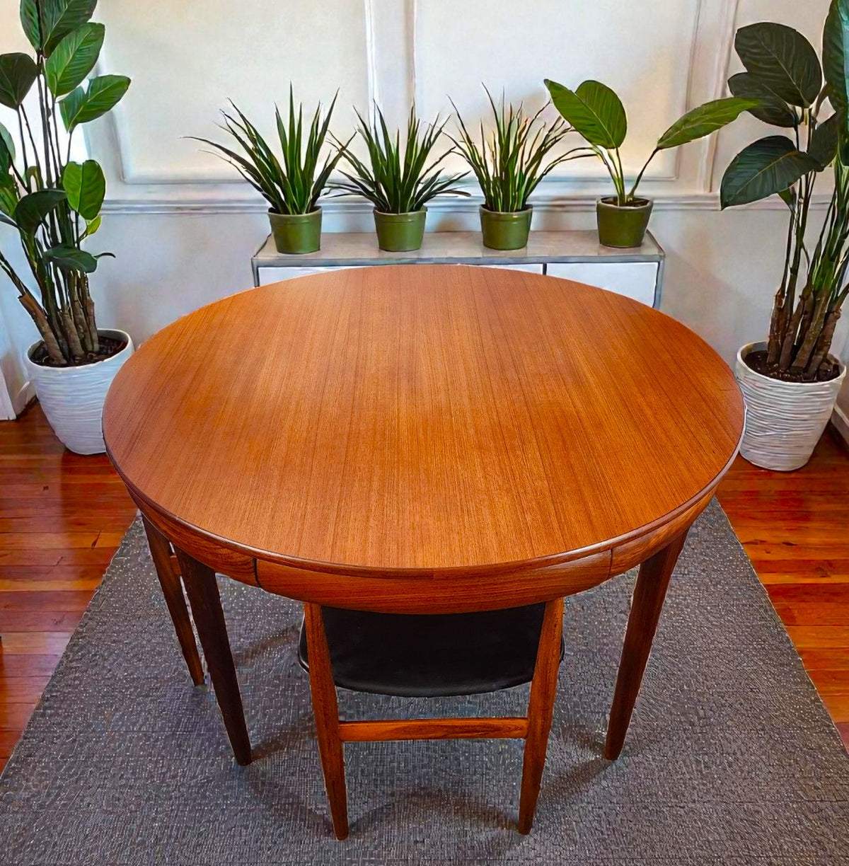 REFINISHED REUPHOLSTERED Danish MCM ROUNDETTE Teak Table & 4 Chairs (4-legged) by Hans Olsen