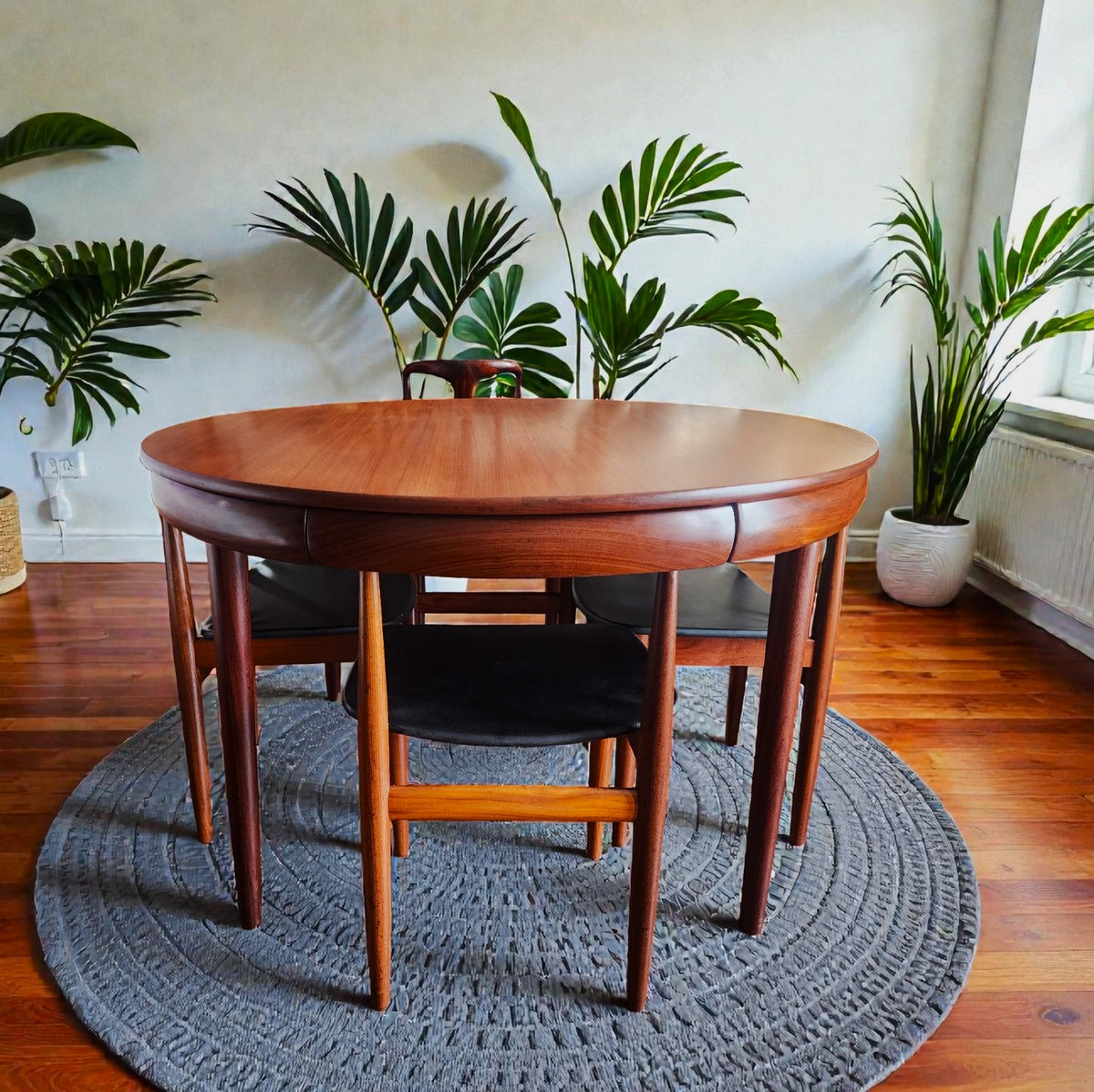 REFINISHED REUPHOLSTERED Danish MCM ROUNDETTE Teak Table & 4 Chairs (4-legged) by Hans Olsen
