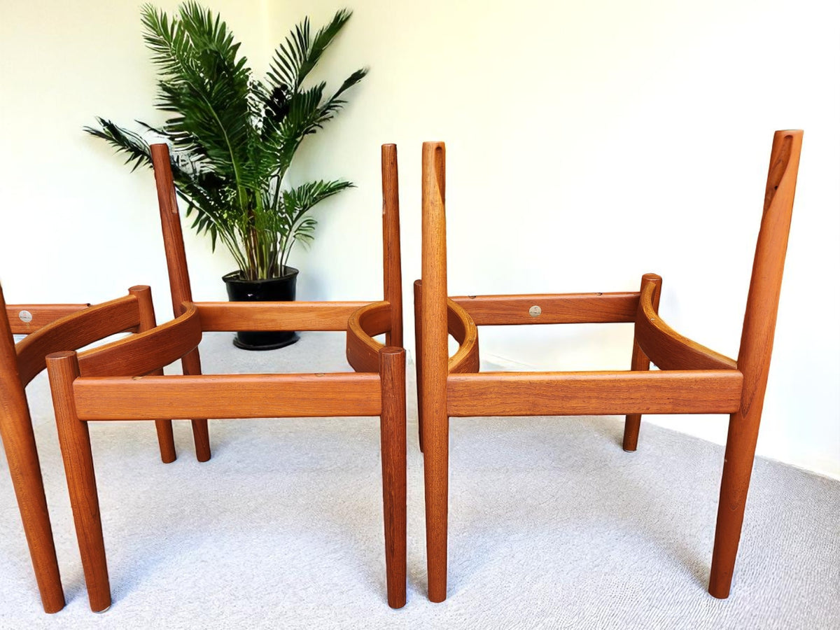 Danish MCM Teak Table by P.Hvidt & O.Mölgaard-Nielsen & 6 chairs by Finn Juhl for France & Søn