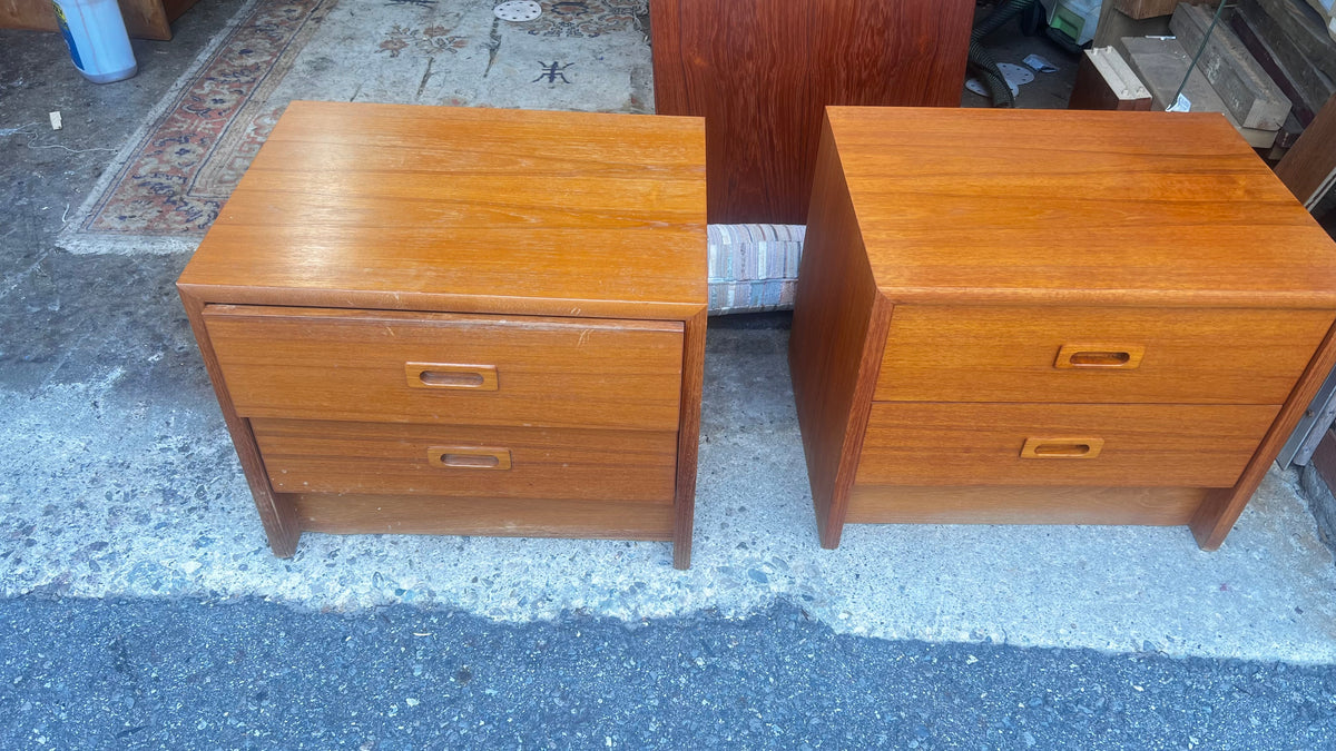 REFINISHED Mid Century Modern Teak Queen Bed w Nightstands & Dresser