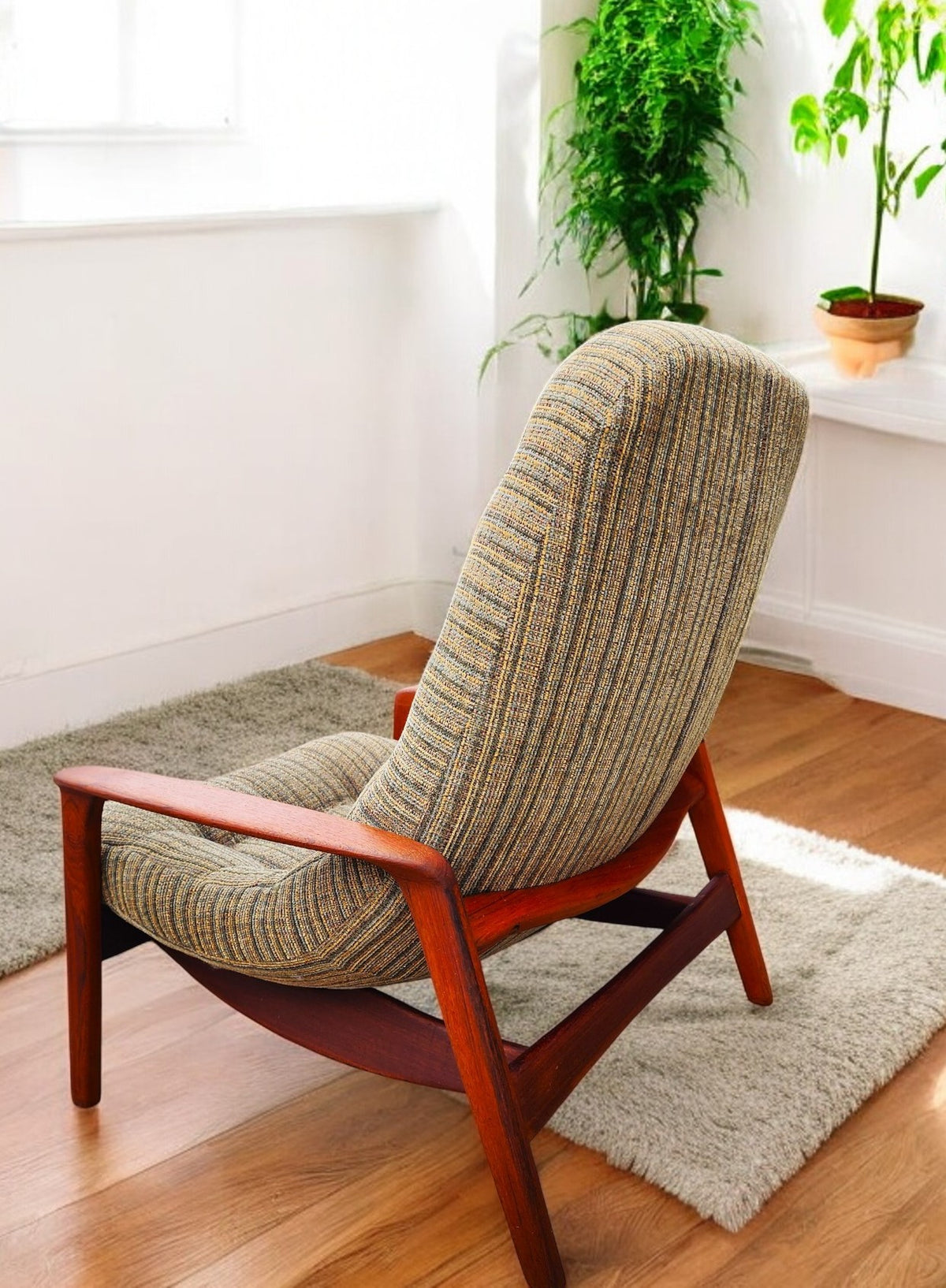 REFINISHED Mid Century Modern R.Huber Teak SCOOP Lounge Chair