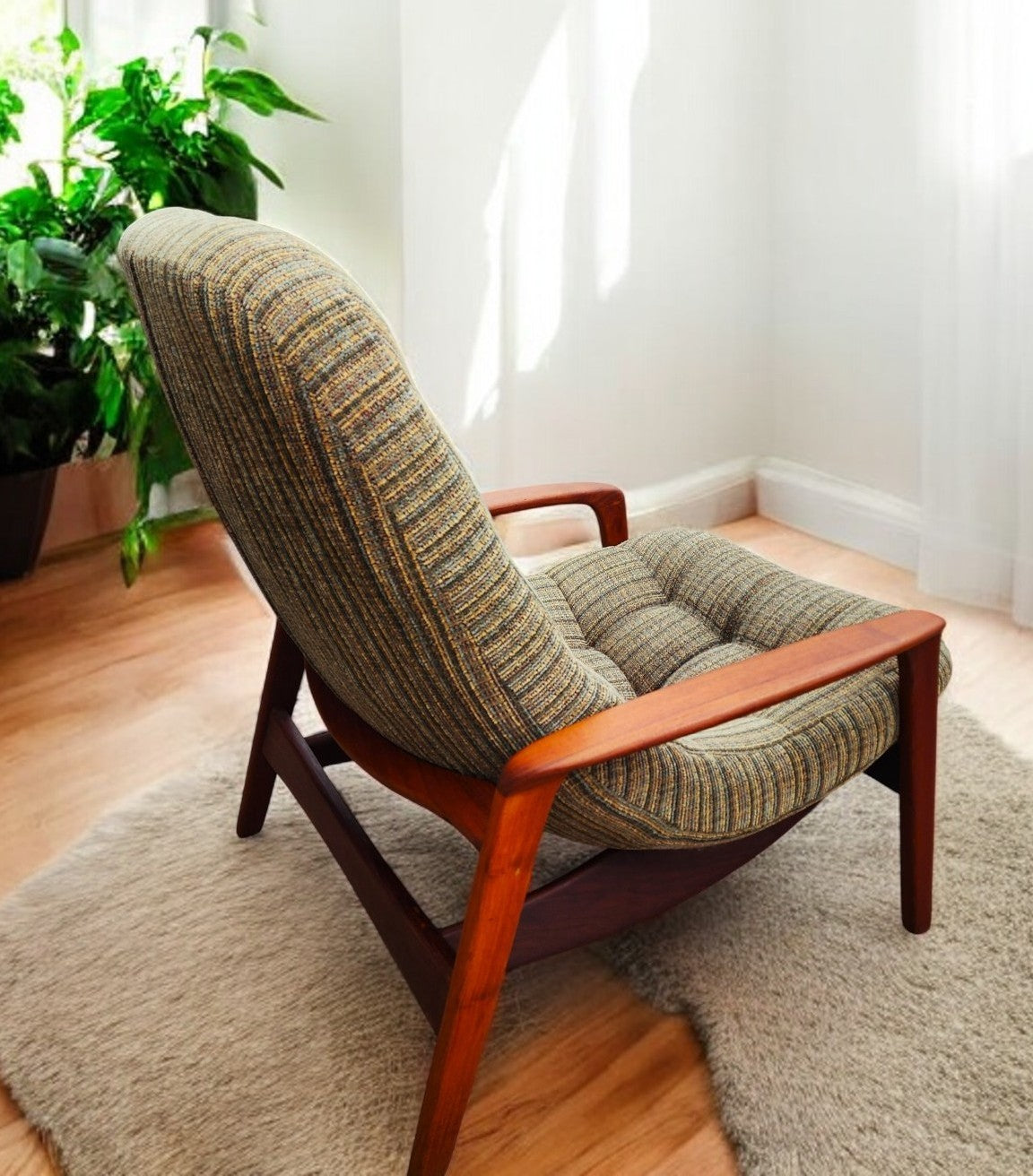 REFINISHED Mid Century Modern R.Huber Teak SCOOP Lounge Chair
