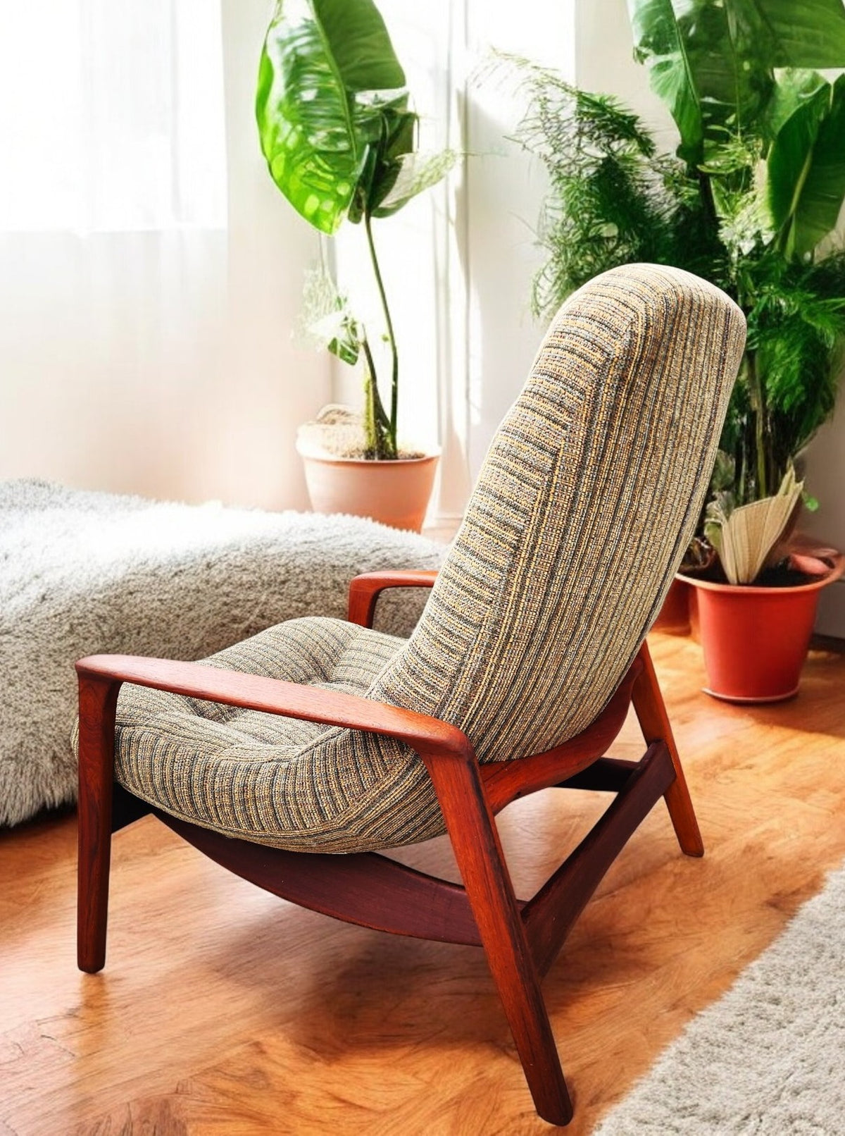 REFINISHED Mid Century Modern R.Huber Teak SCOOP Lounge Chair
