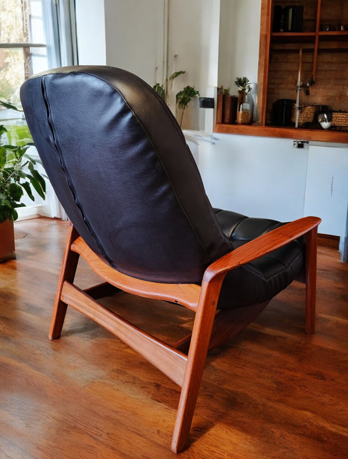 REFINISHED Mid Century Modern R.Huber Teak SCOOP Lounge Chair