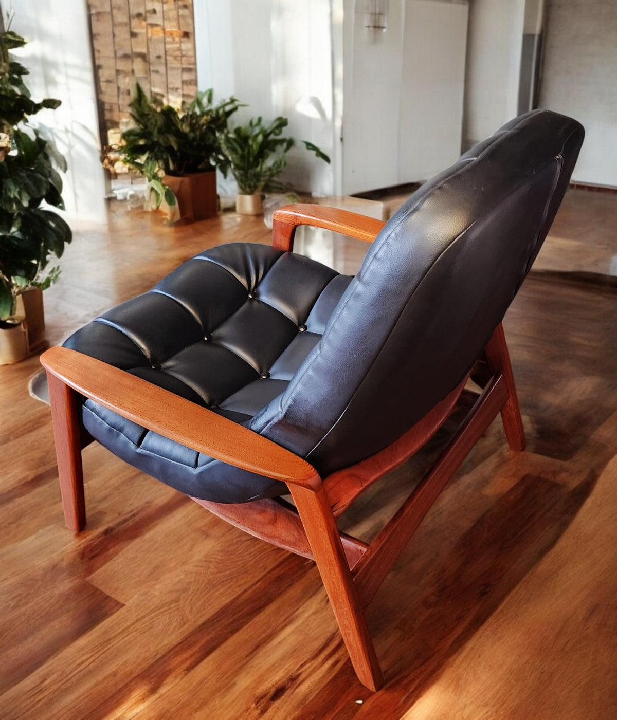 REFINISHED Mid Century Modern R.Huber Teak SCOOP Lounge Chair