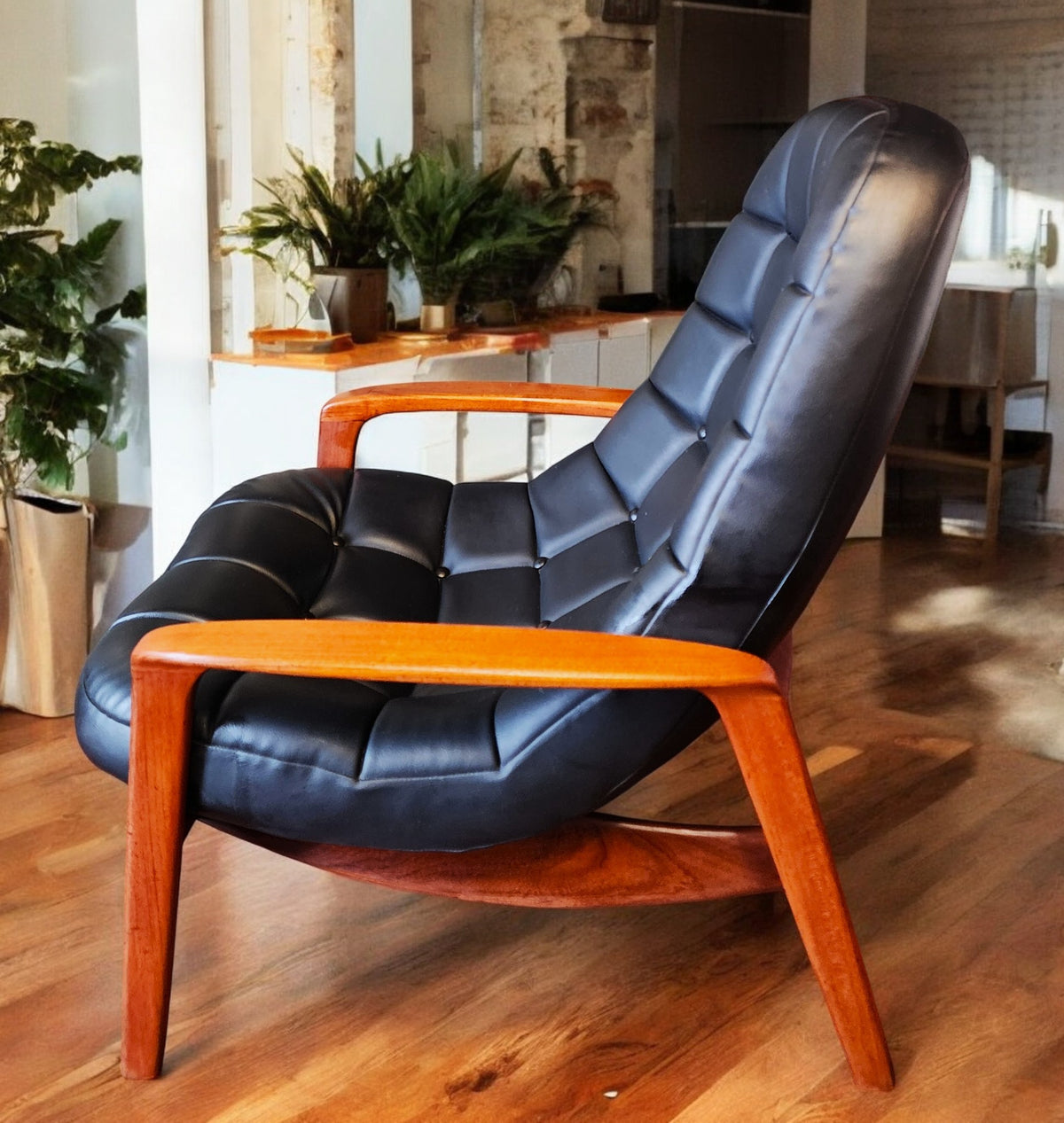 REFINISHED Mid Century Modern R.Huber Teak SCOOP Lounge Chair