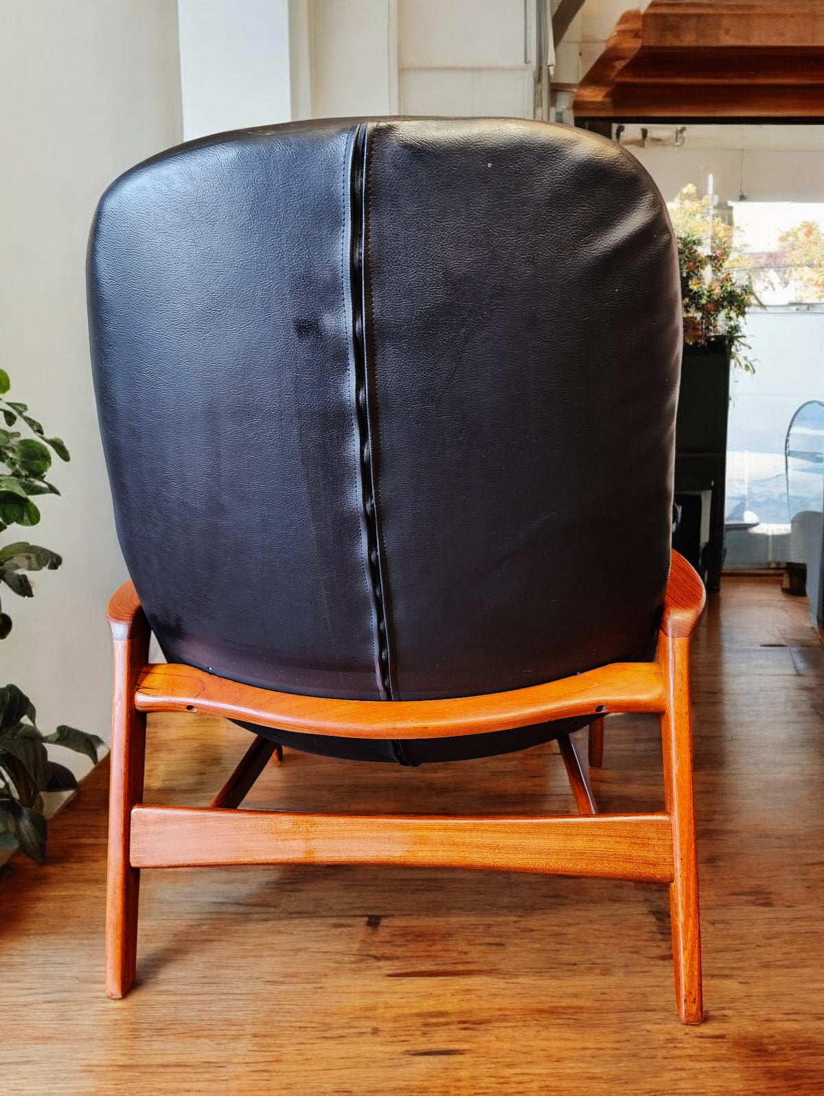 REFINISHED Mid Century Modern R.Huber Teak SCOOP Lounge Chair