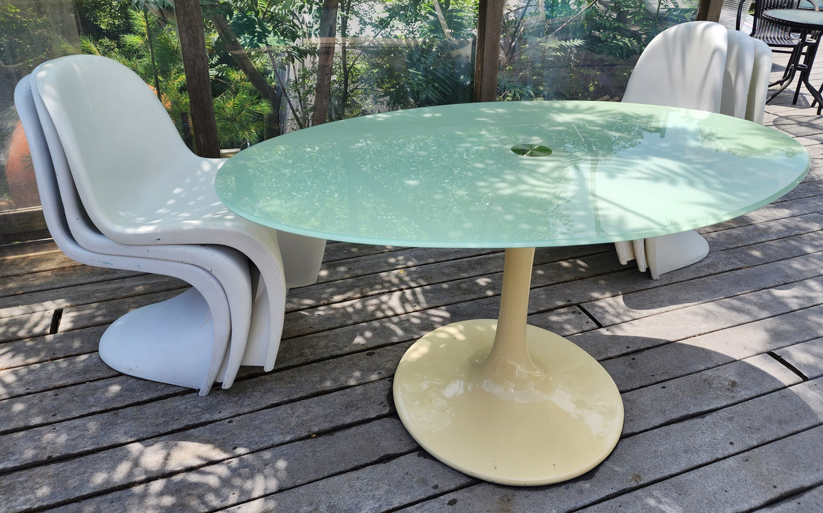 Iconic Mid Century Modern Saarinen style Tulip Oval Dining Table & 6 Panton Chairs, vintage