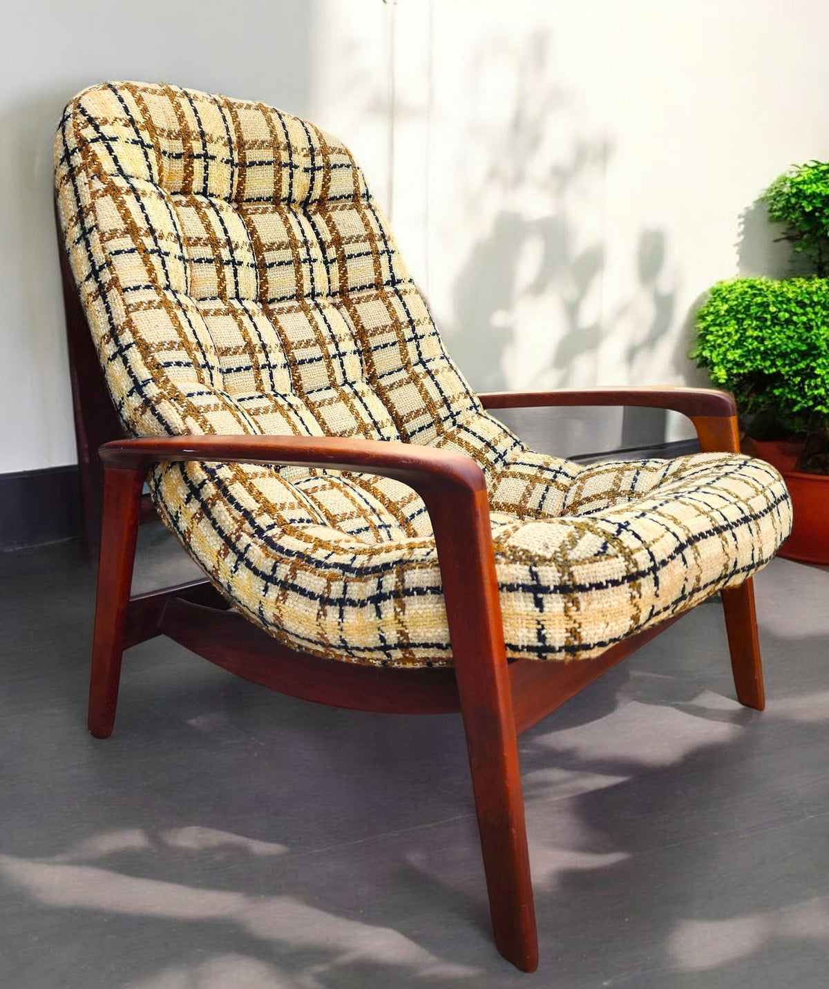 REFINISHED Mid Century Modern R.Huber Teak Scoop Lounge Chair