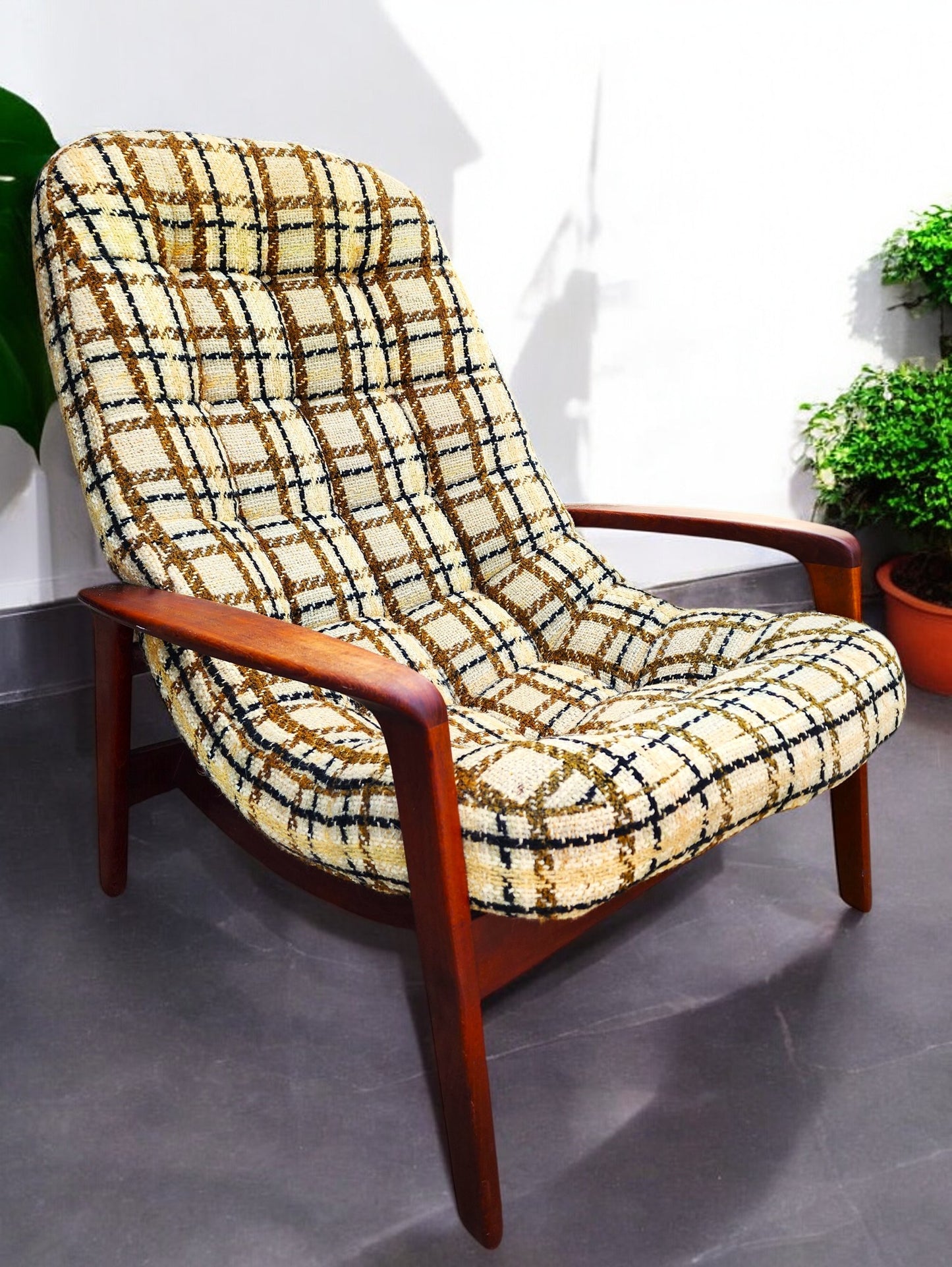 REFINISHED Mid Century Modern R.Huber Teak Scoop Lounge Chair