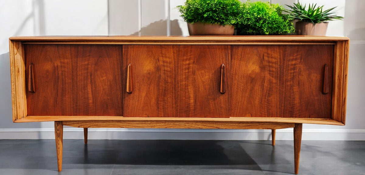 REFINISHED Mid Century Modern Walnut Sideboard by Deilcraft 68