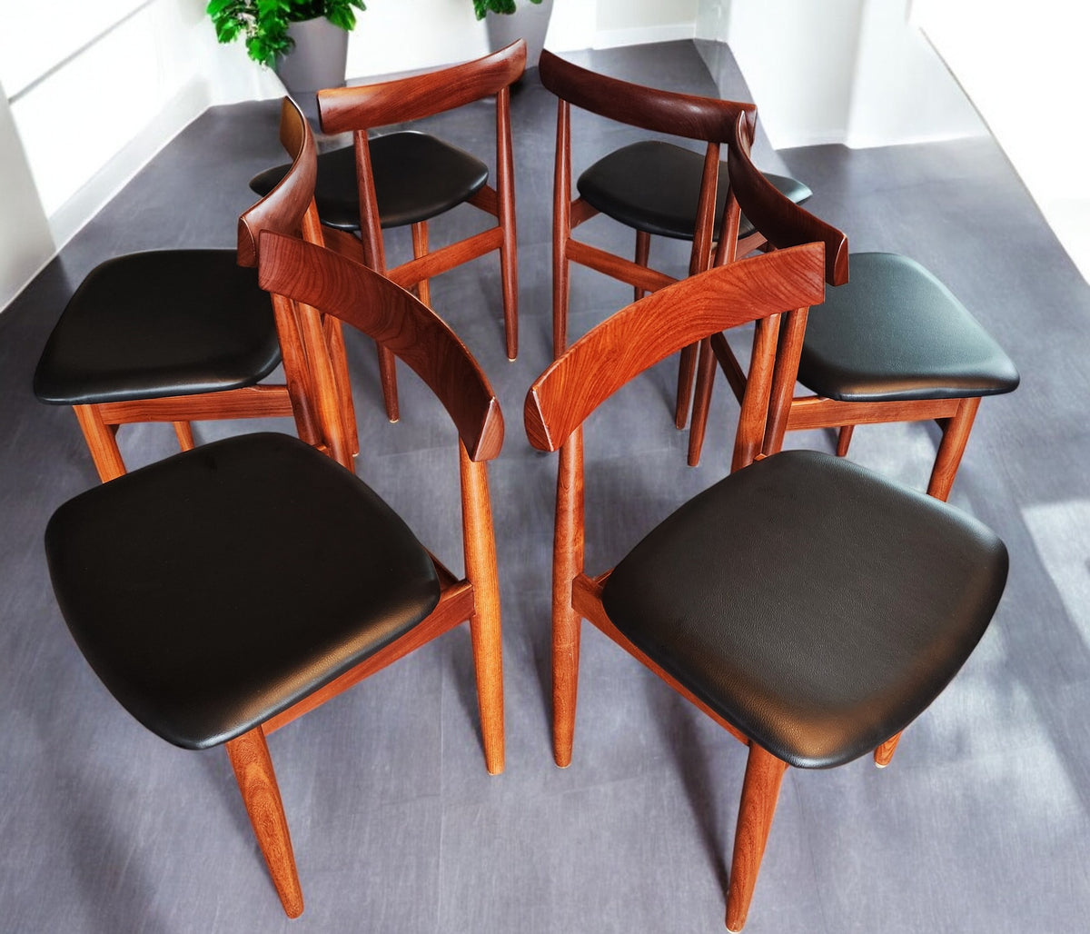 REFINISHED Danish MCM Roundette Teak Extension Table & 6 Chairs (4-legged) by Hans Olsen