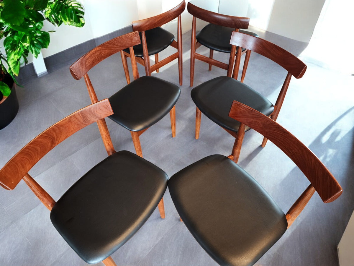 REFINISHED Danish MCM Roundette Teak Extension Table & 6 Chairs (4-legged) by Hans Olsen