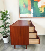 REFINISHED Mid Century Modern Teak Dresser w 6 Drawers 9