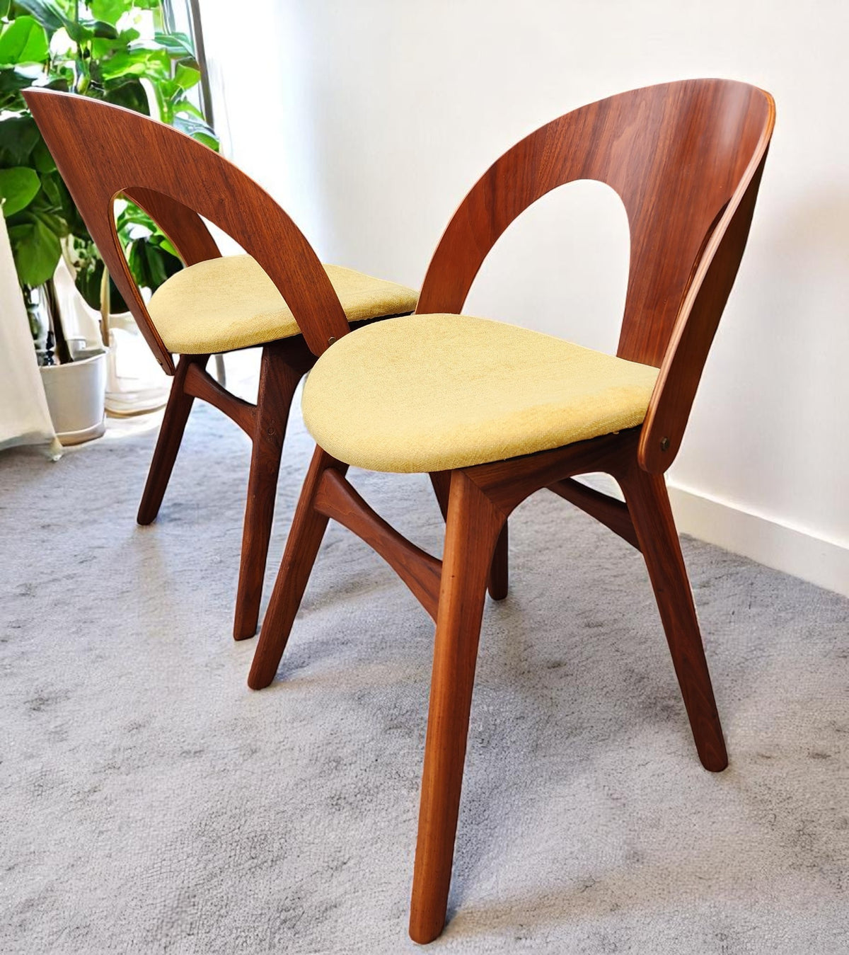 6 REFINISHED REUPHOLSTERED Mid Century Modern Walnut Chairs, Børge Mogensen style