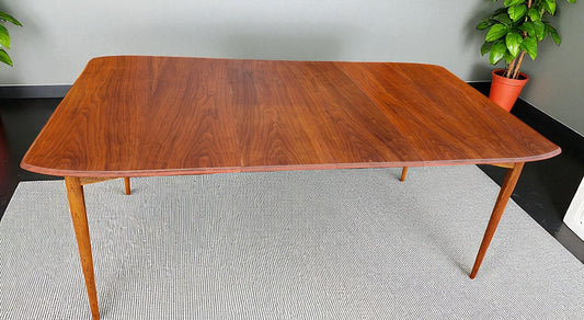 REFINISHED MCM Walnut Dining Table w 2 leaves by Deilcraft, 4-6 ft