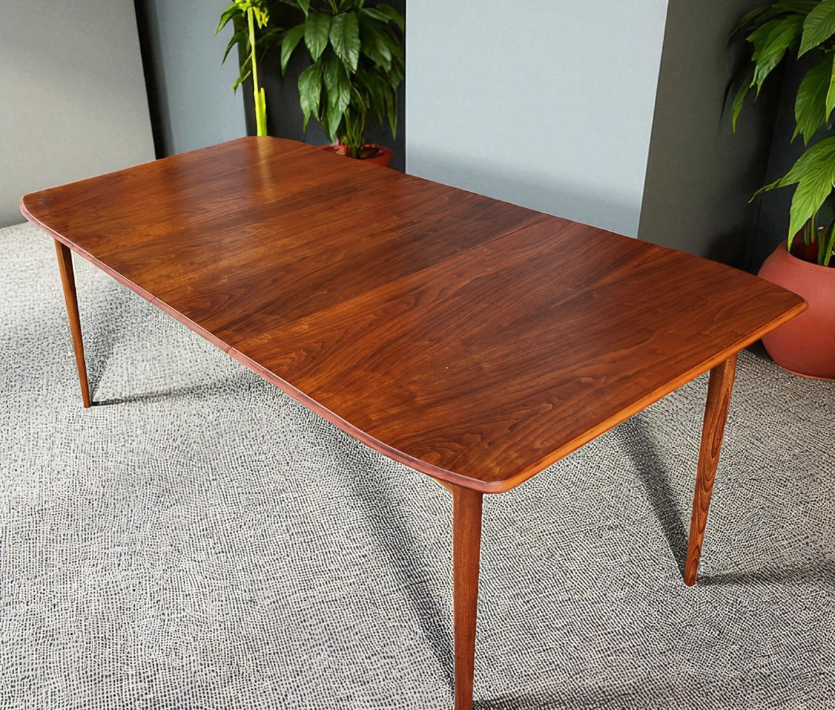 REFINISHED MCM Walnut Dining Table w 2 leaves by Deilcraft, 4-6 ft