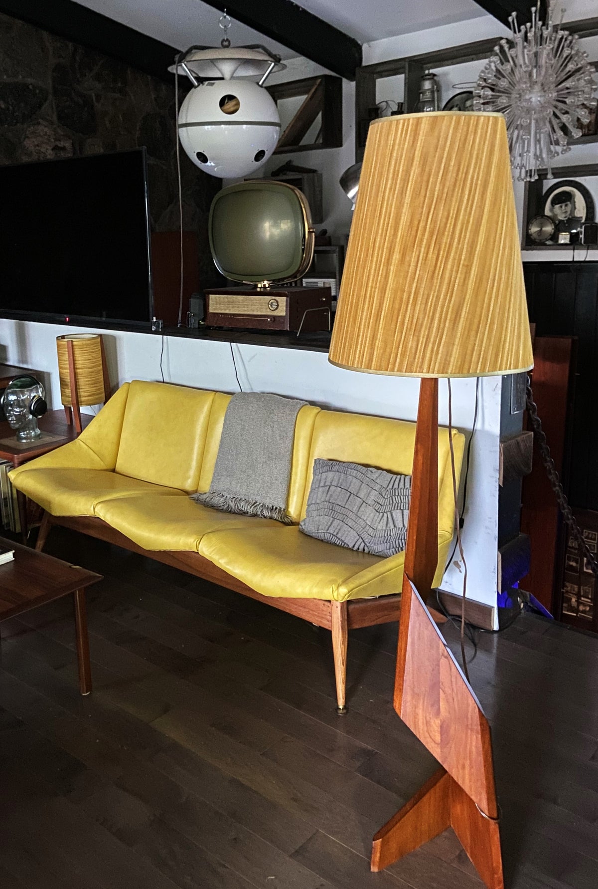 Mid Century Modern Zig Zag Teak Floor Lamp, H 61.5