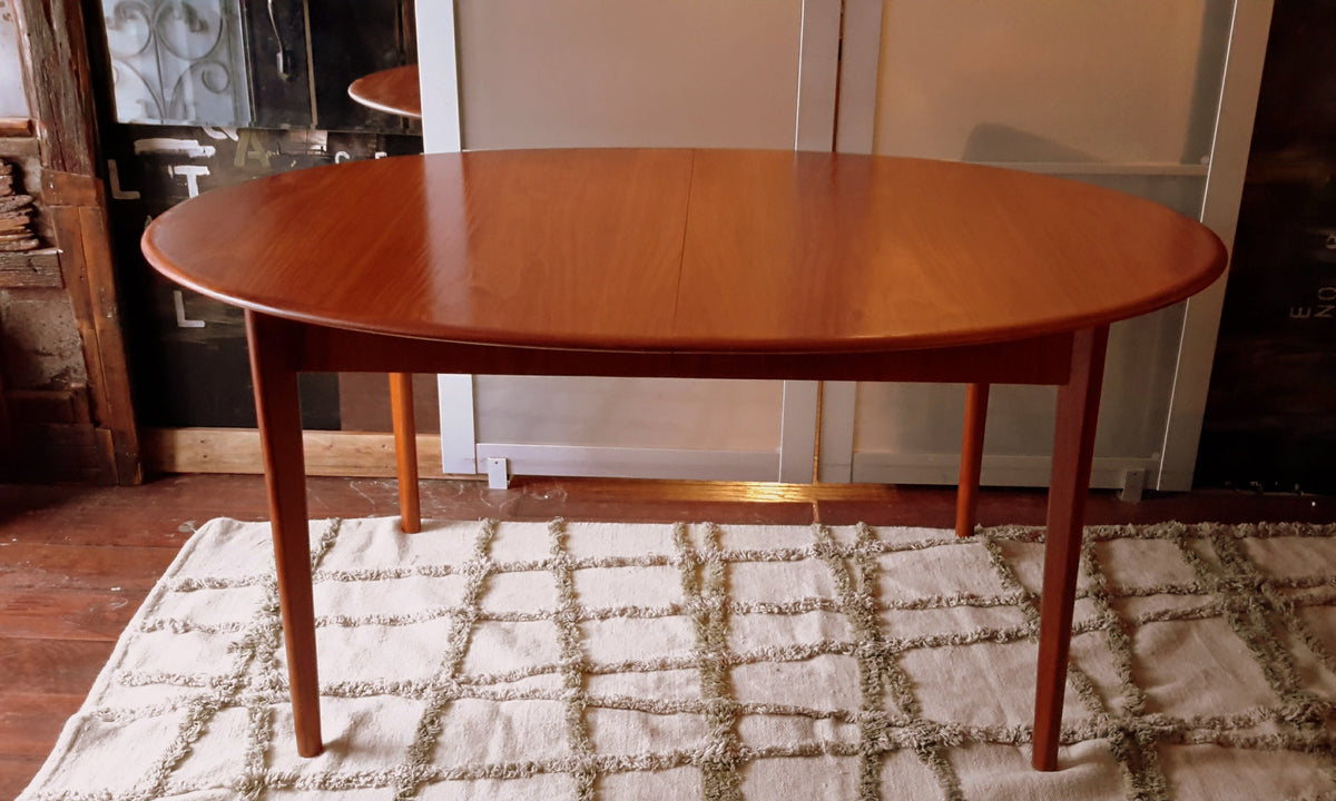 MCM Teak Table with 1 Leaf Oval REFINISHED  Self- Storing 63