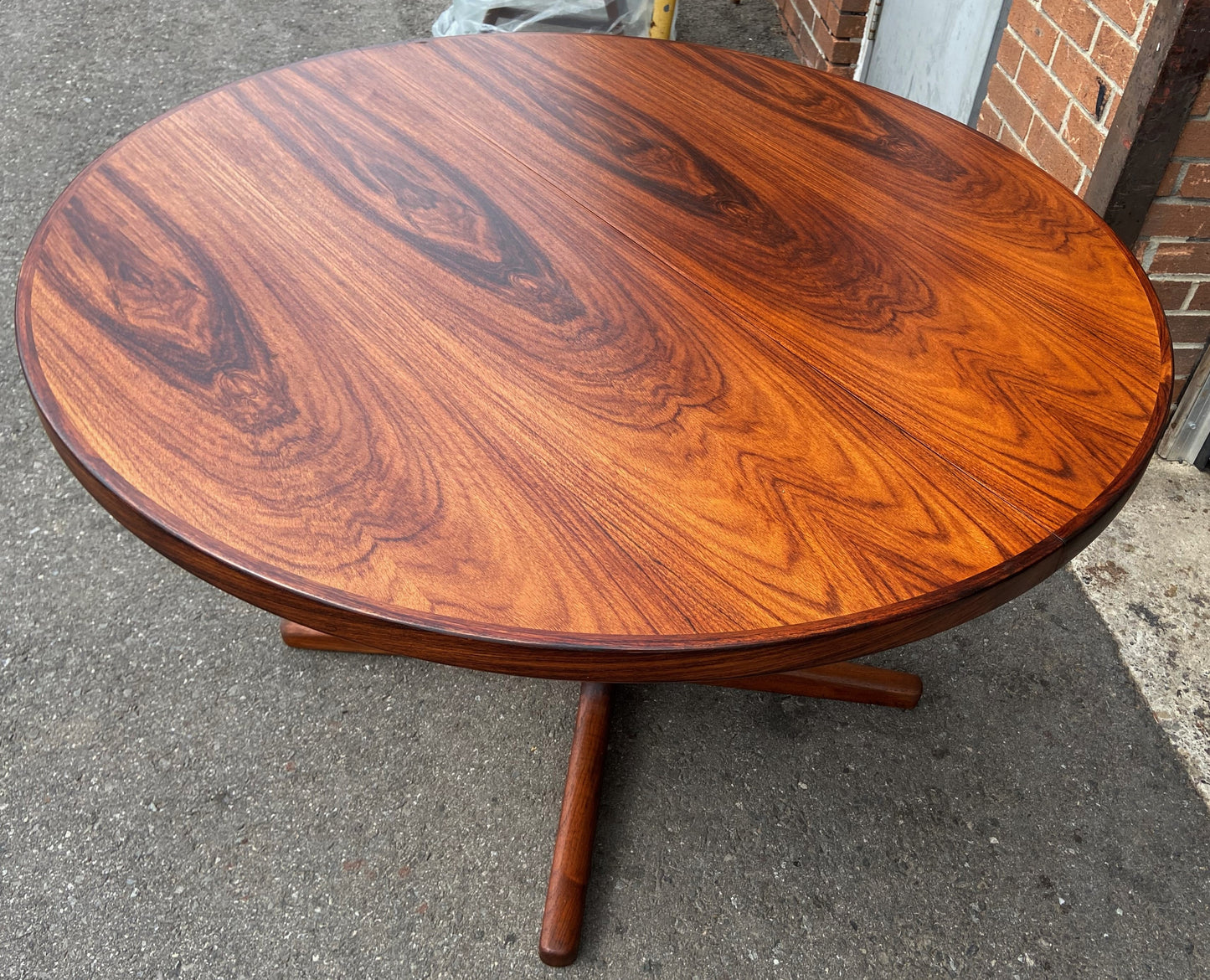 REFINISHED Danish Mid Century Modern Rosewood Table Round to Oval w 2 Leaves 47"-87"