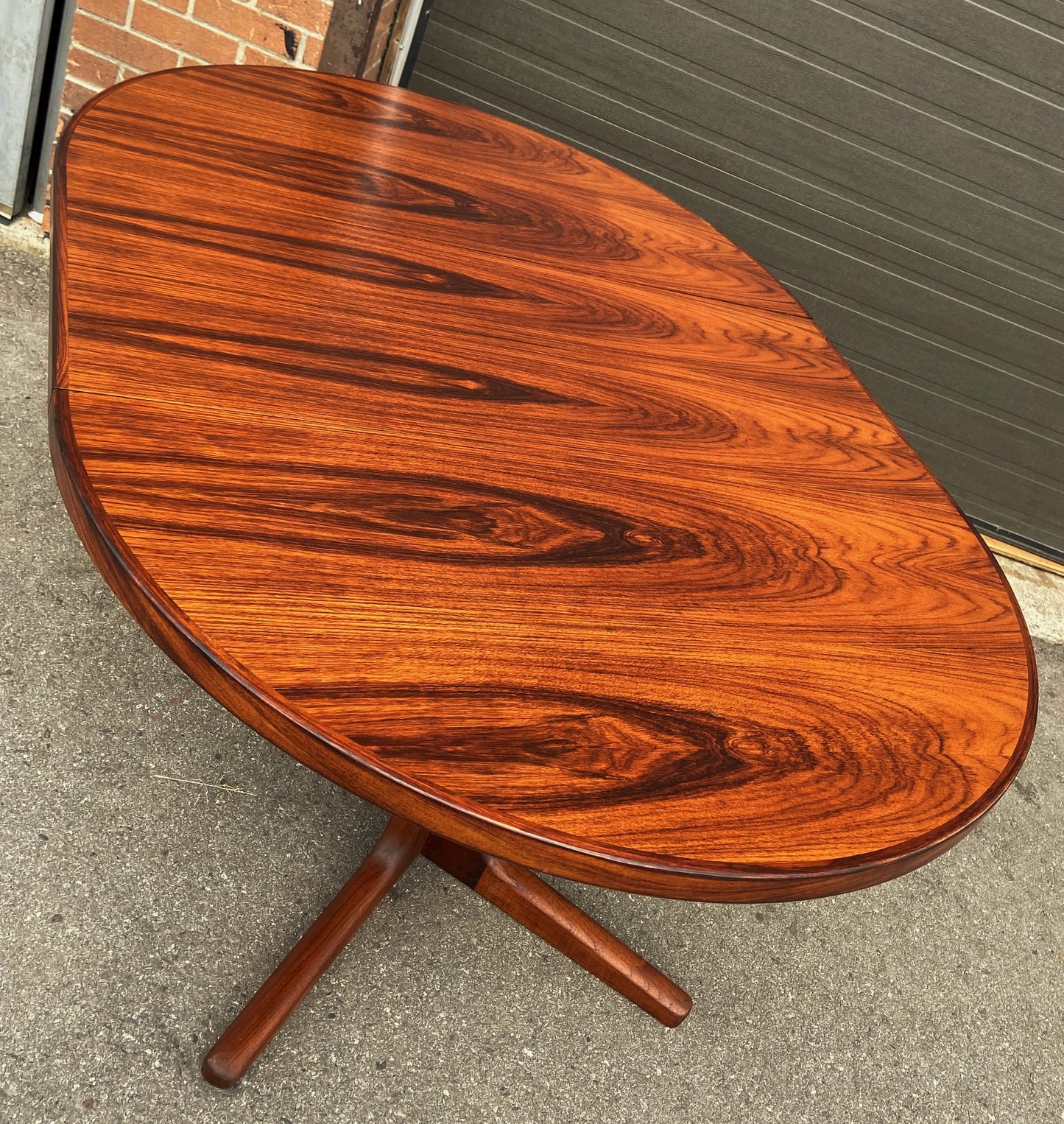 REFINISHED Danish Mid Century Modern Rosewood Table Round to Oval w 2 Leaves 47"-87"