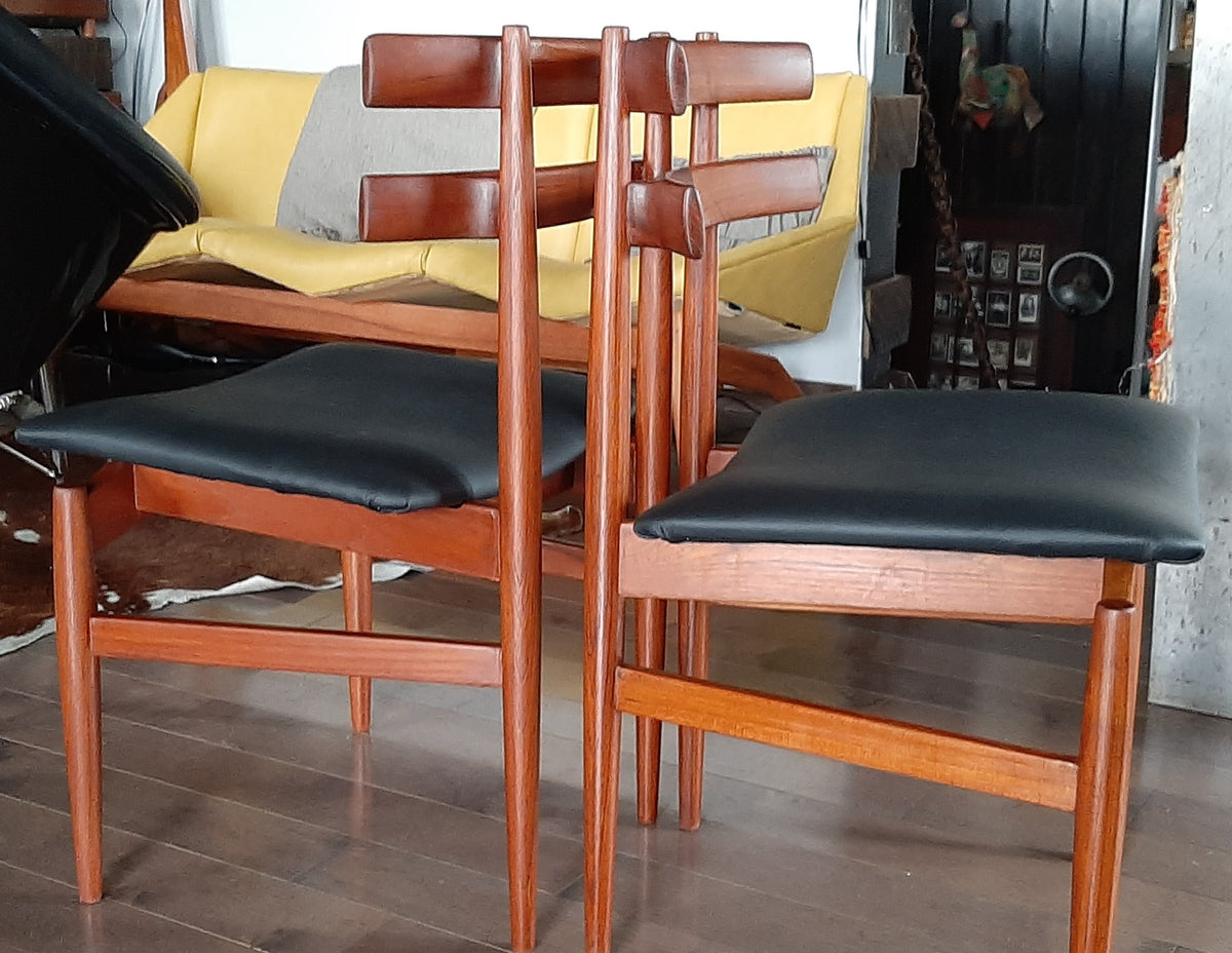 2 REFINISHED P. Hundevad Teak Chairs REUPHOLSTERED in Real Leather, PERFECT, model 30 - Mid Century Modern Toronto