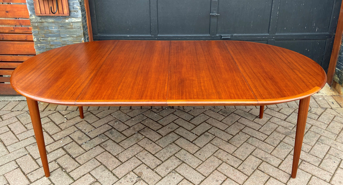 REFINISHED Danish MCM Teak Table Round with 2 Leaves by Skovmand and Andersen for Moreddi, 47