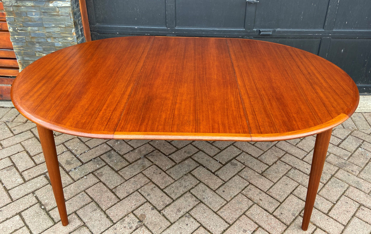 REFINISHED Danish MCM Teak Table Round with 2 Leaves by Skovmand and Andersen for Moreddi, 47