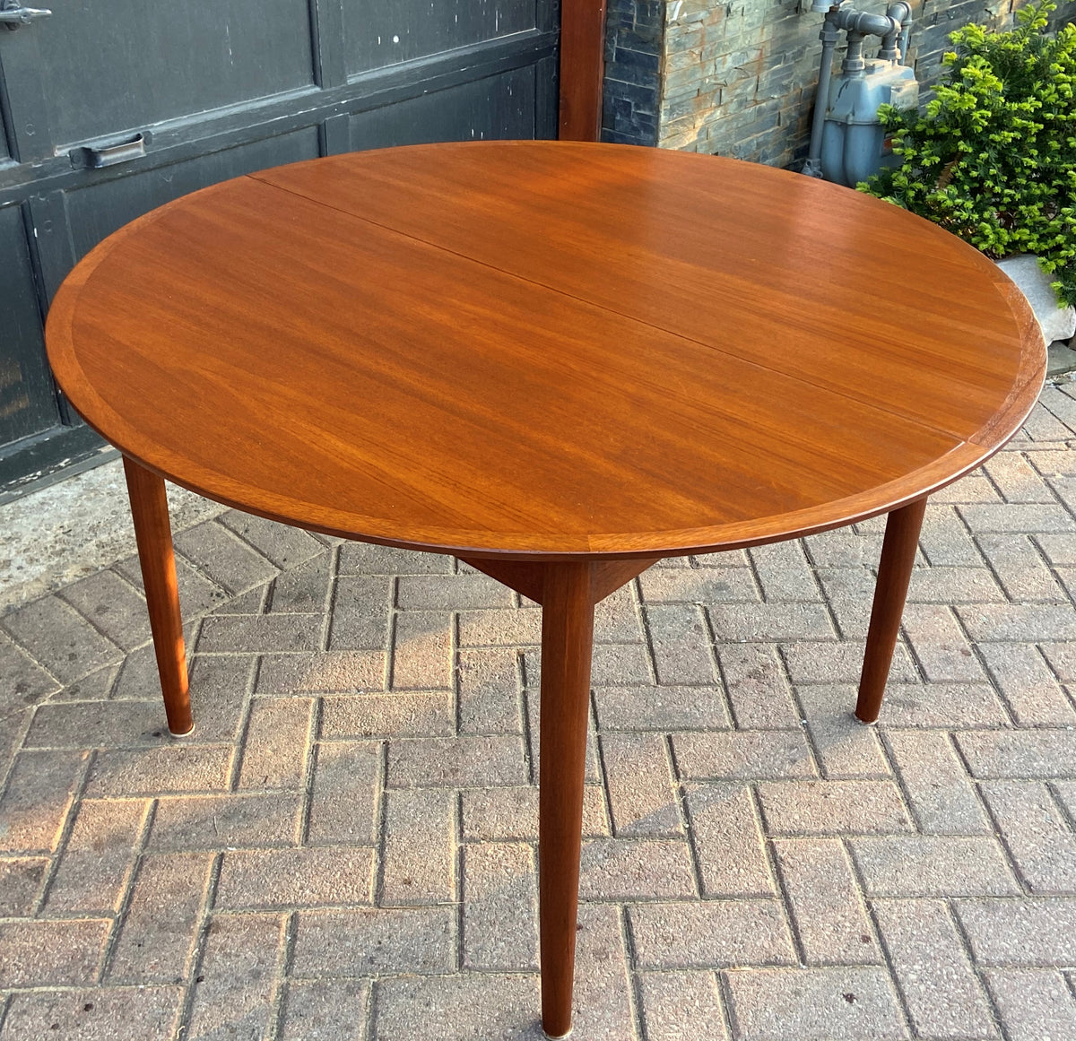REFINISHED Danish MCM Teak Dining Table Round to Oval w Butterfly Leaf Selfstoring 48