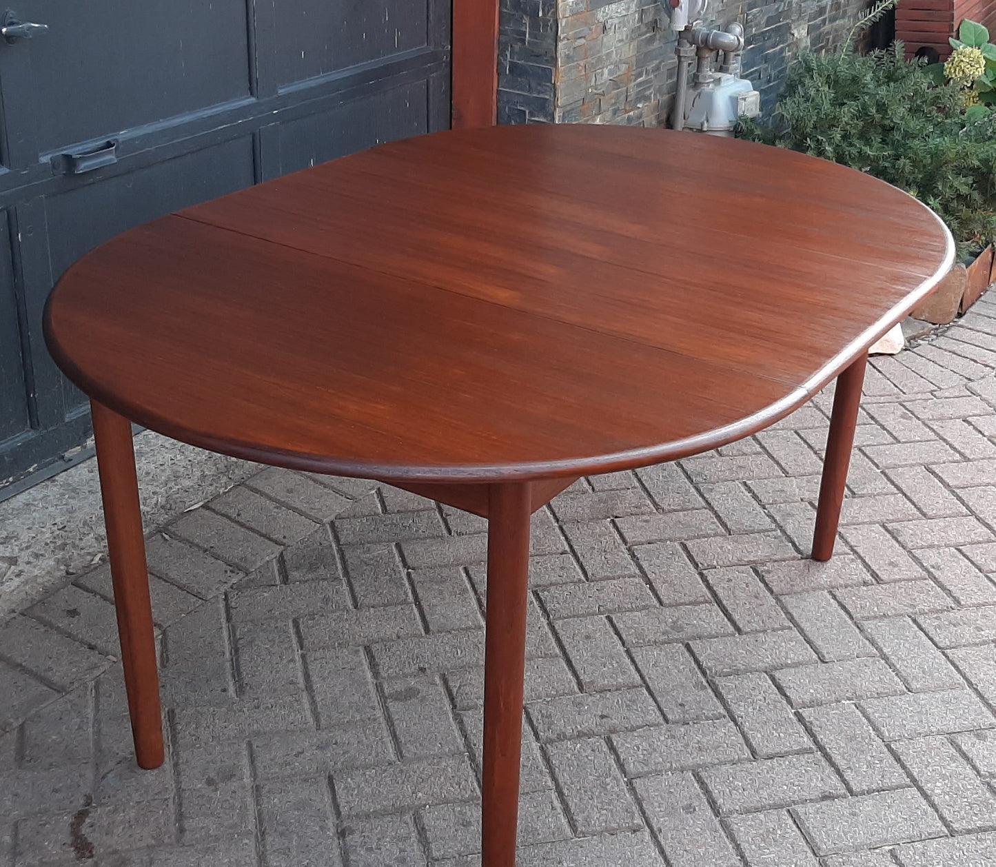 REFINISHED Danish MCM Teak Table Round to Oval w 1 Leaf 41.5"-61", PERFECT